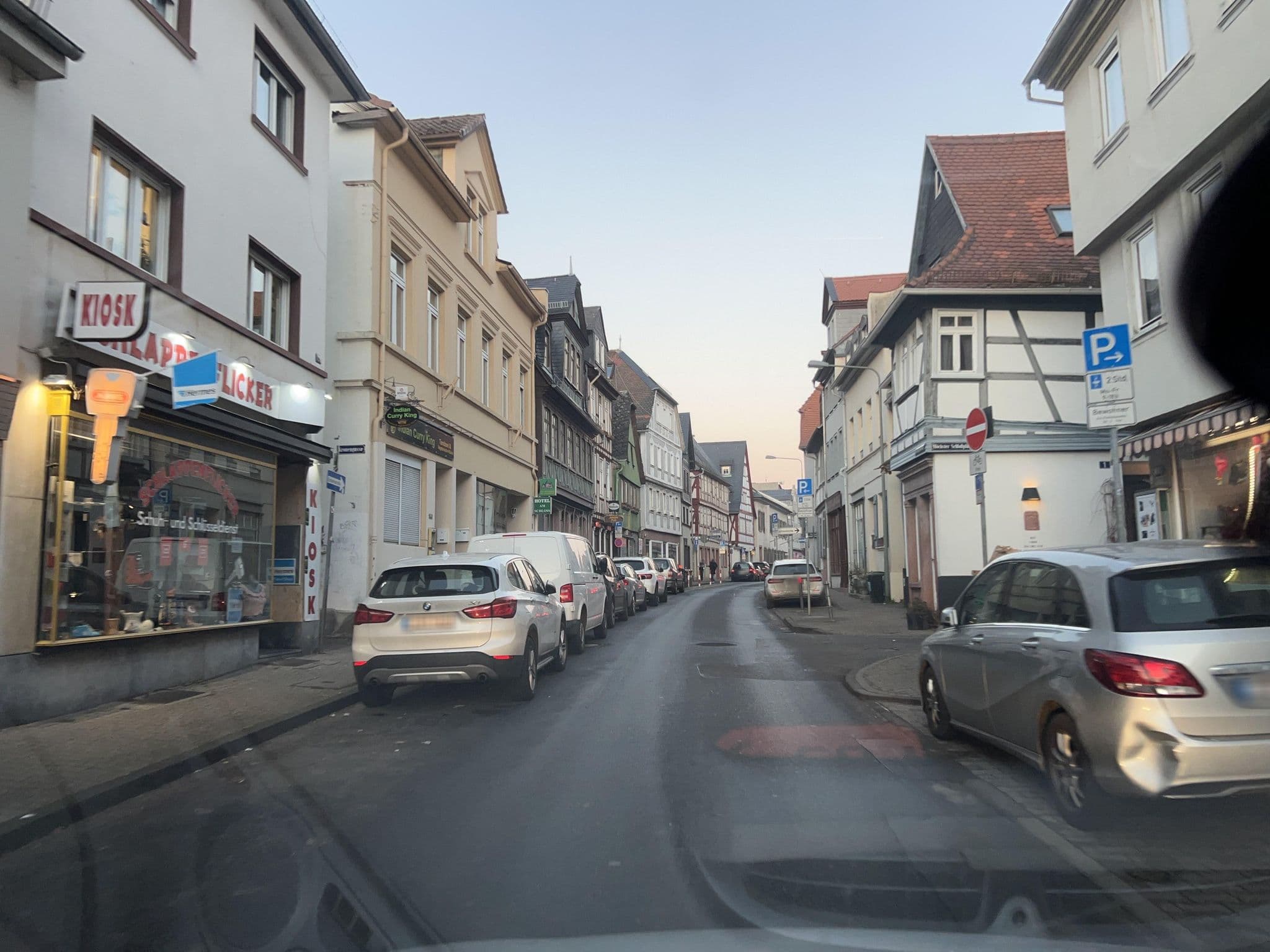 Street view near Hotel am Schloss, Kelsterbach — © robffm (CC BY-SA · Mapillary)