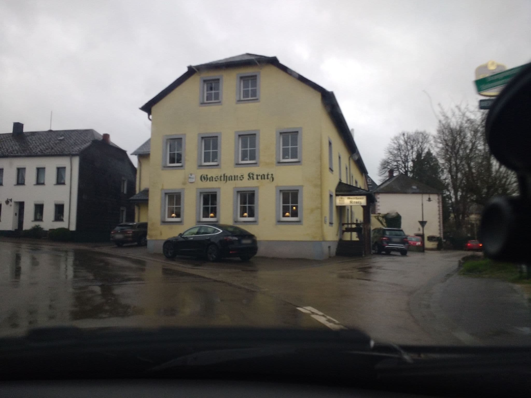 Street view near Gästehaus Resch, Wiltingen — © igdb (CC BY-SA · Mapillary)
