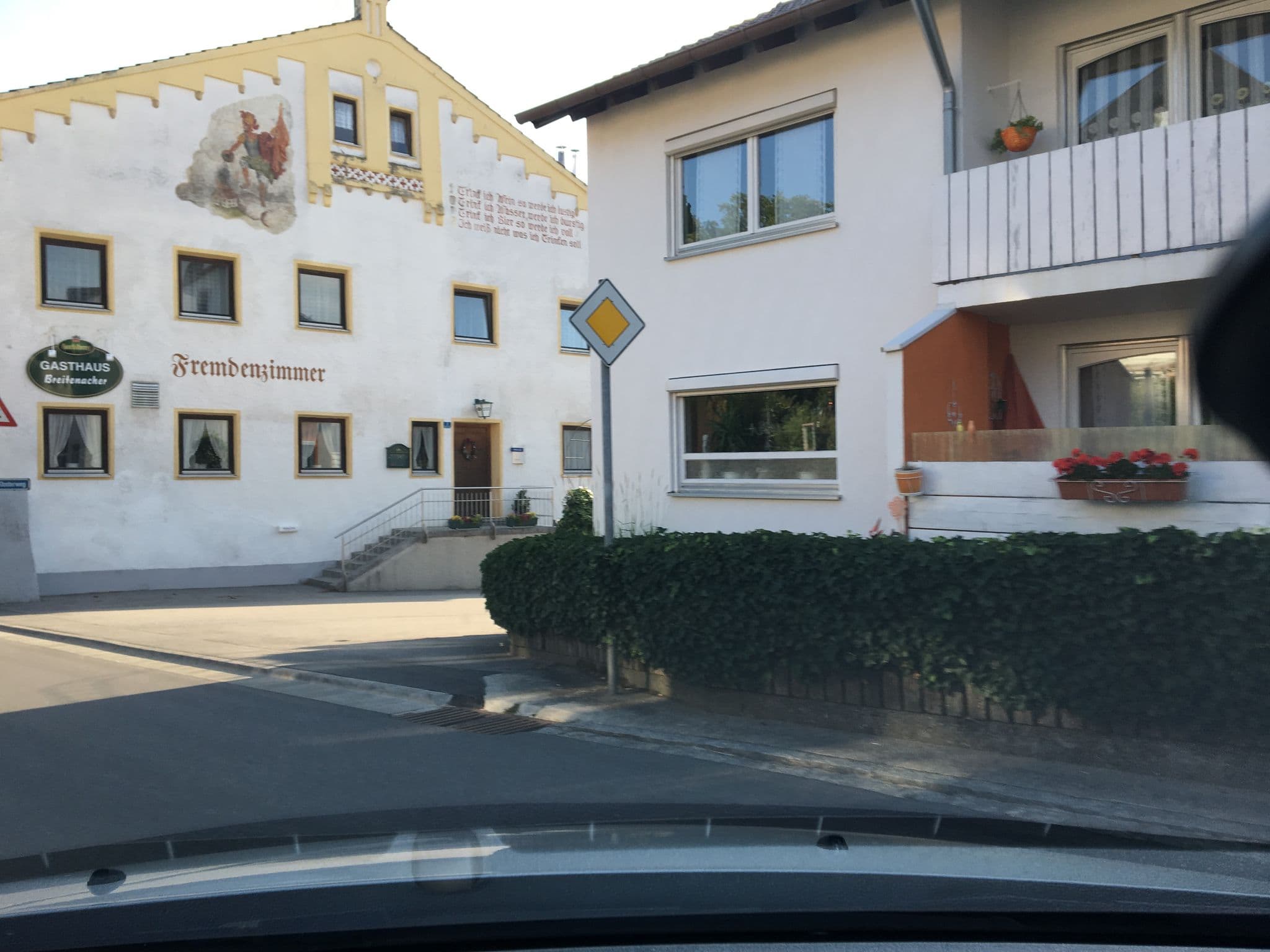 Street view near Gasthaus Breitenacher, Vilsbiburg — © chicc0 (CC BY-SA · Mapillary)
