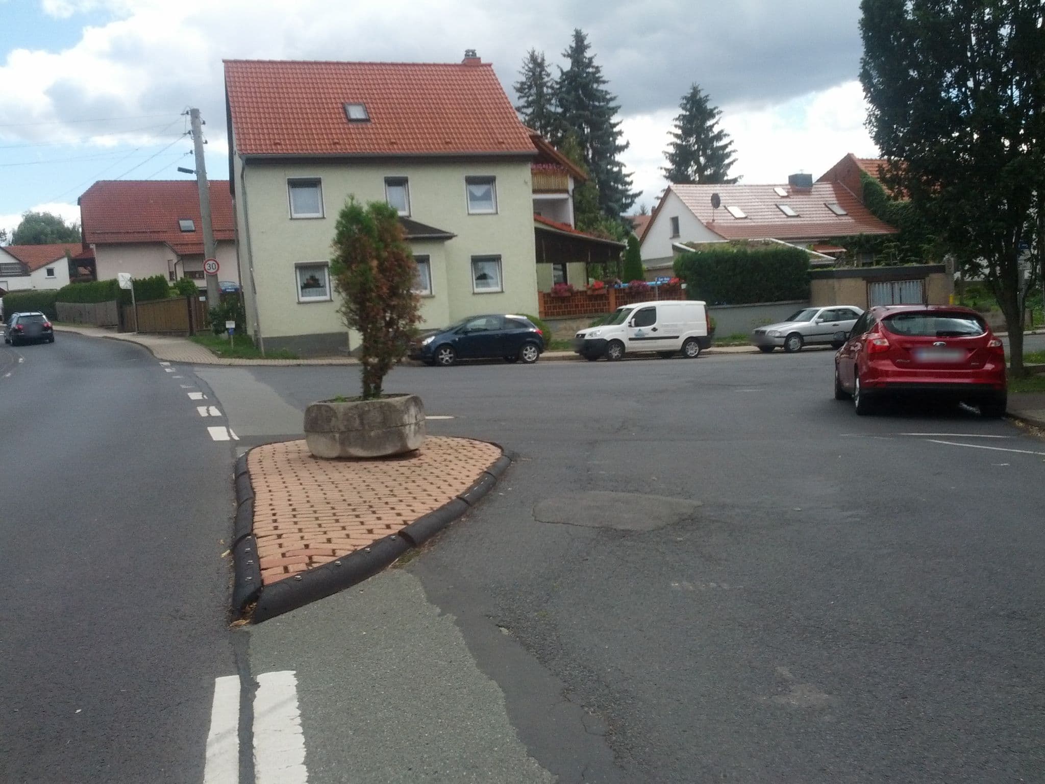 Street view near Hotel "An der Linde", Eisenach — © zoegglmeyr (CC BY-SA · Mapillary)