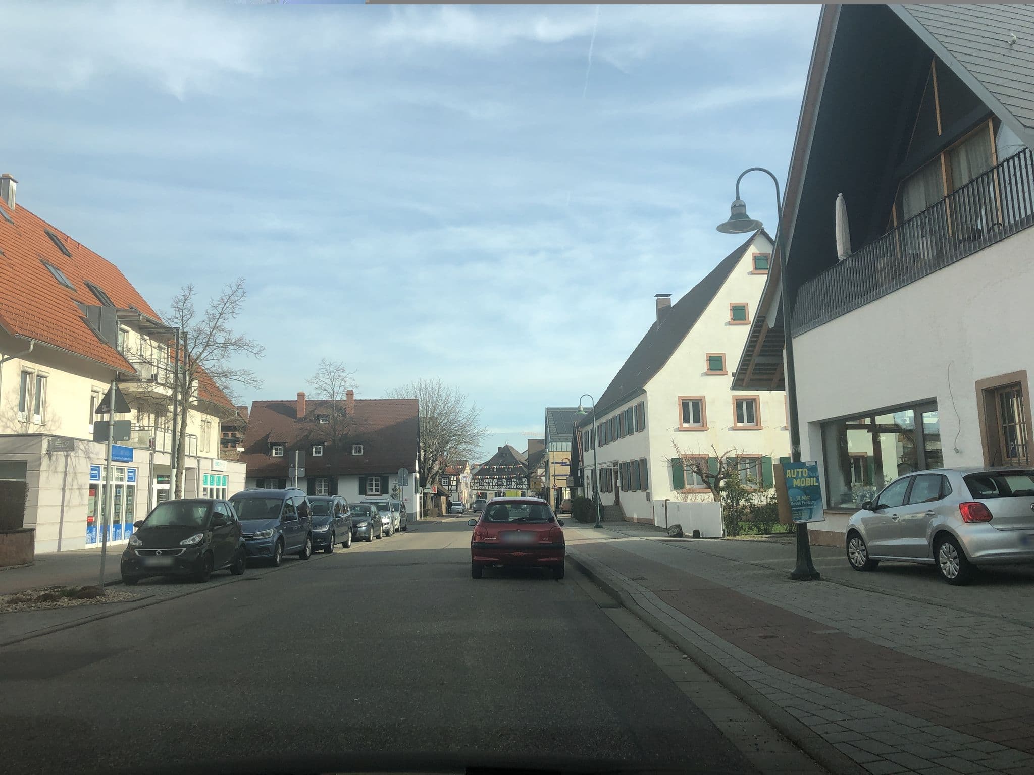 Street view near Friz Ferienapartments, Gundelfingen — © toebgen (CC BY-SA · Mapillary)