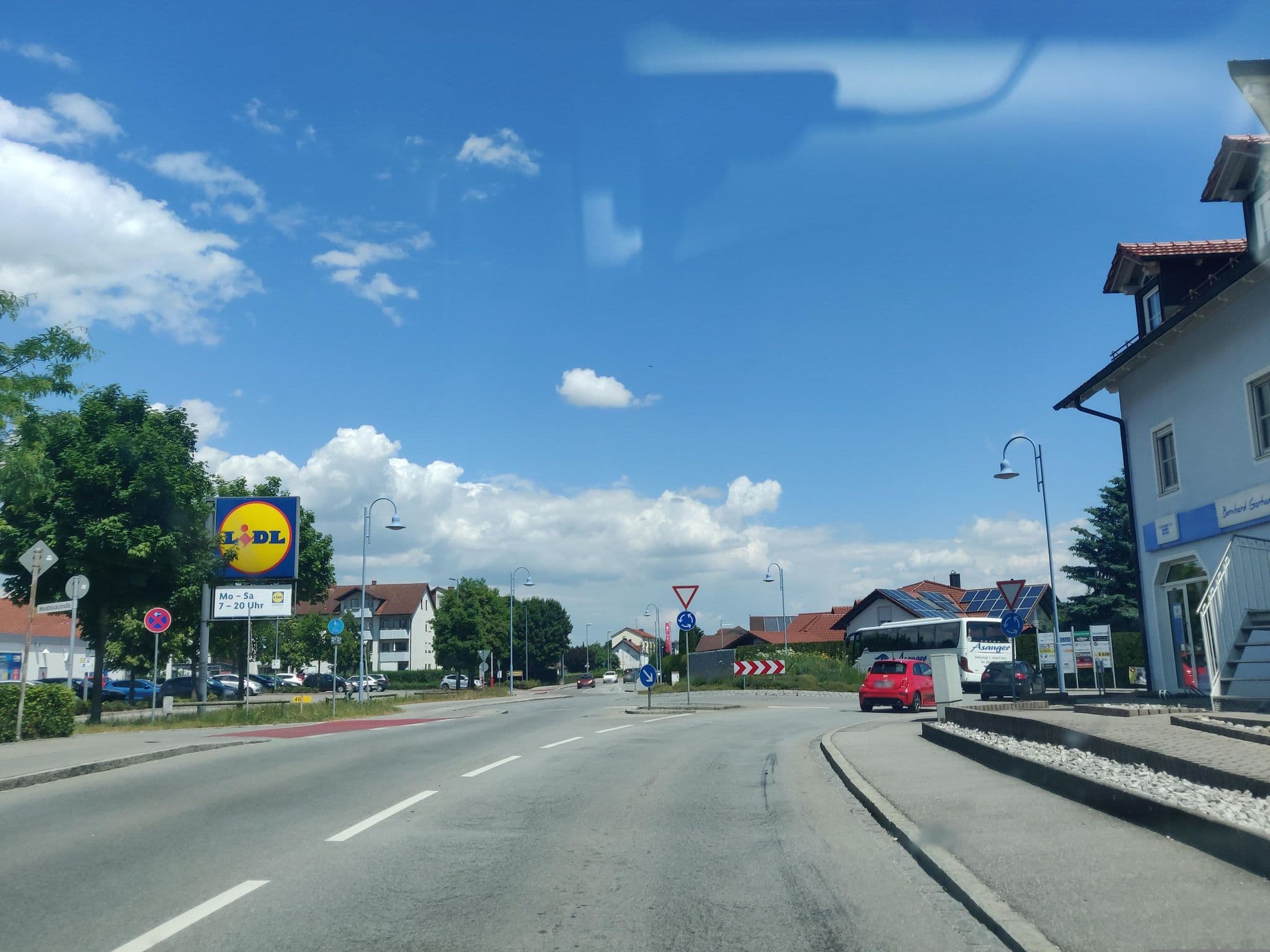 Street view near Motel Inn, Simbach am Inn — © termoyer (CC BY-SA · Mapillary)