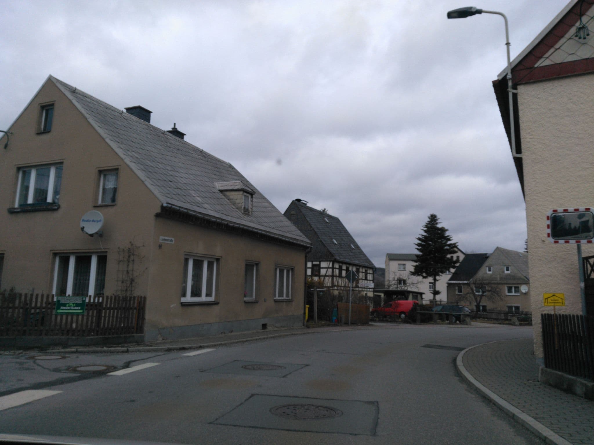 Street view near Ferienwohnung Ullrich, Königswalde — © maikm (CC BY-SA · Mapillary)