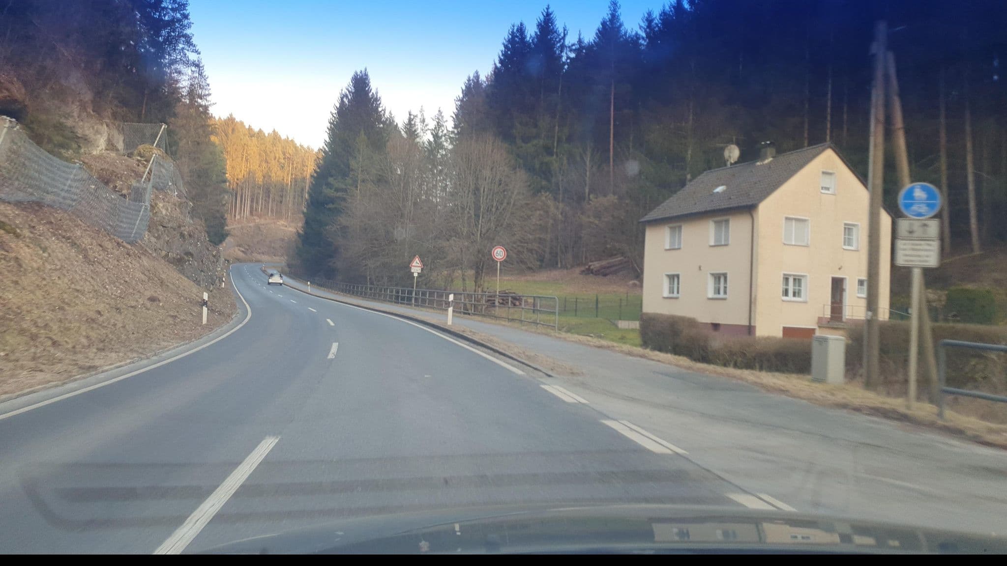 Street view near Griechisches Restaurant JAMAS, Pottenstein — © r66 (CC BY-SA · Mapillary)