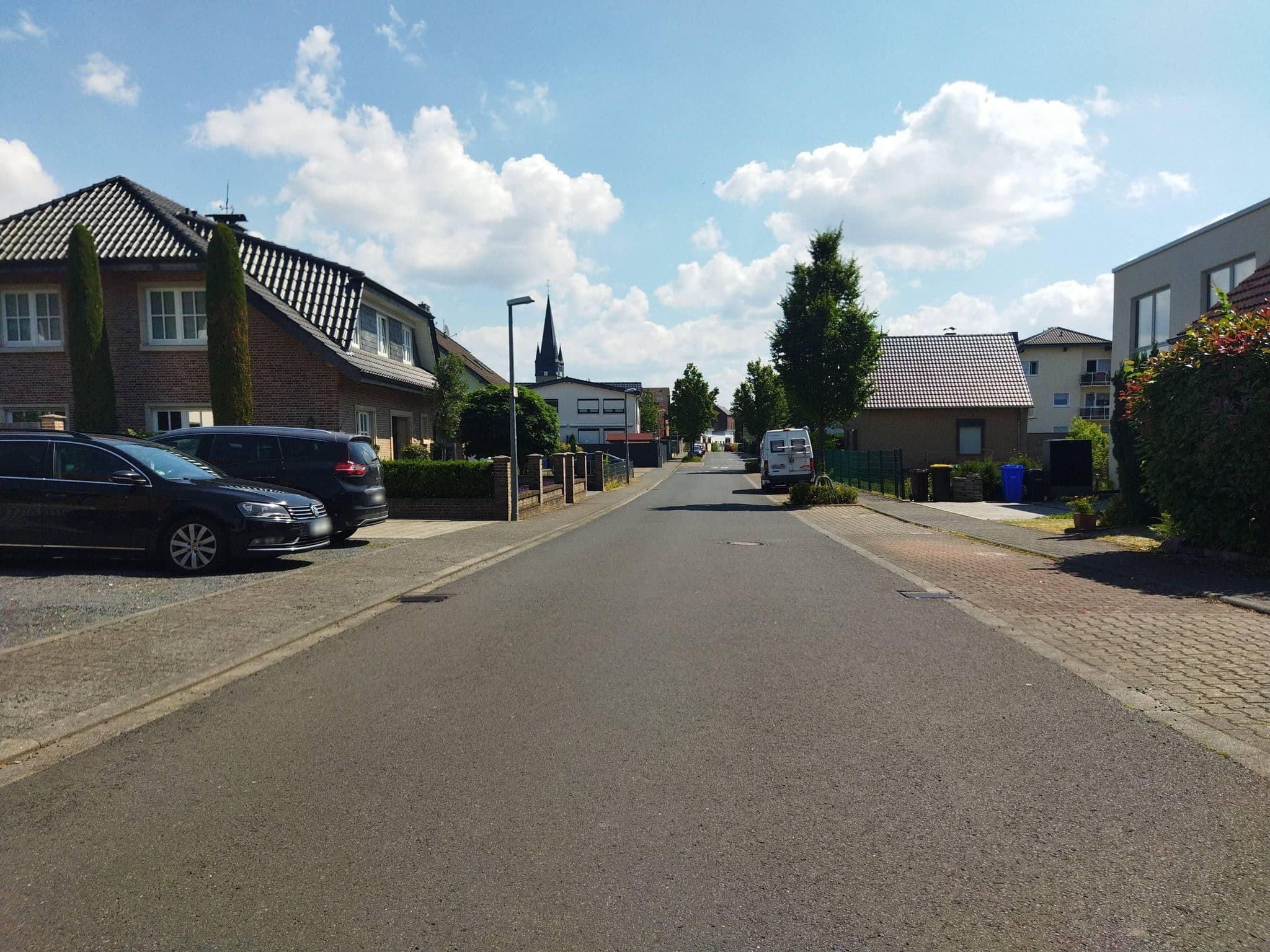 Street view near Monteurunterkunft Schürheck, Niederkassel — © changchun1 (CC BY-SA · Mapillary)