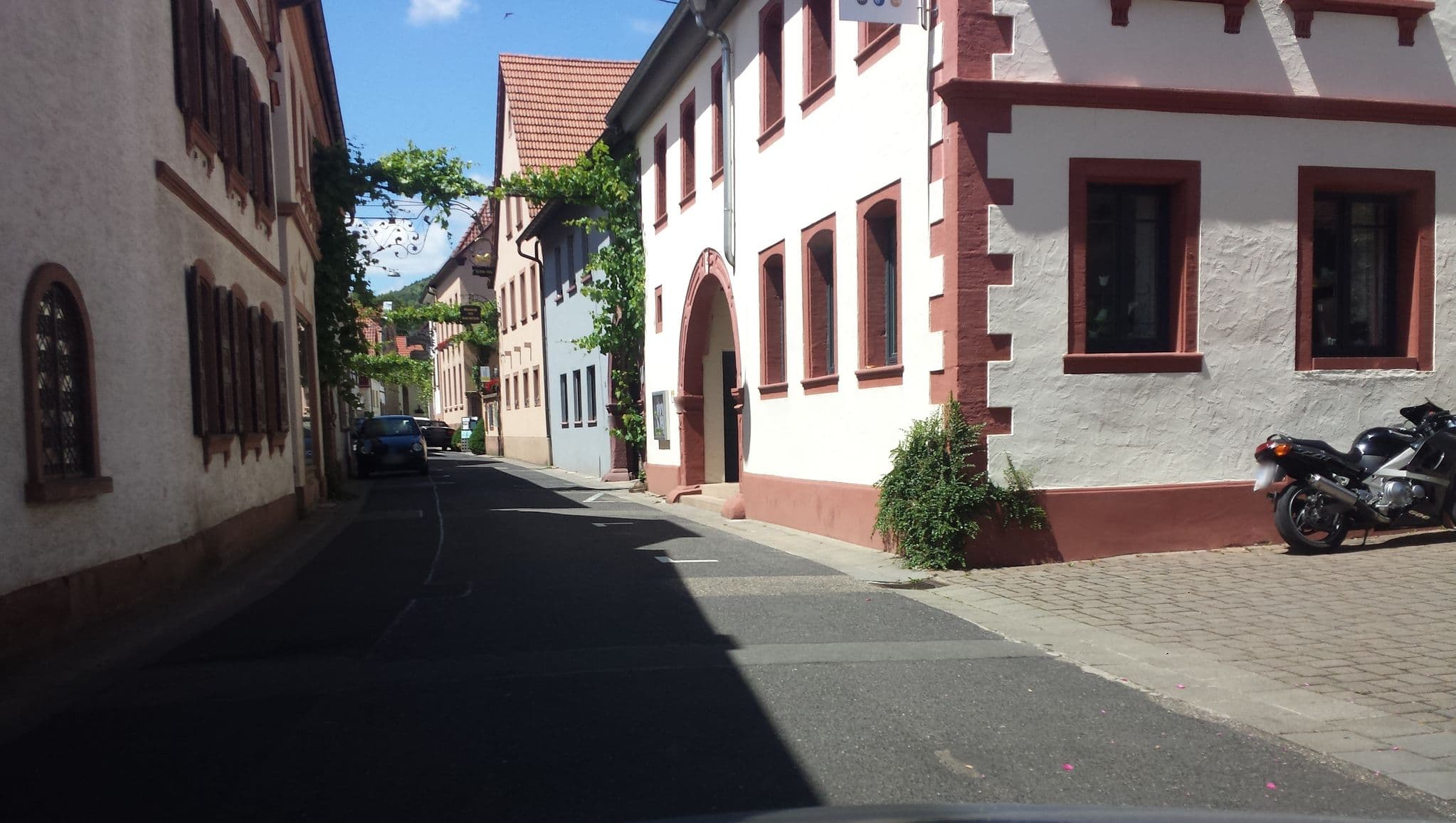 Street view near Weingut Schunck, Ilbesheim — © wegavision (CC BY-SA · Mapillary)