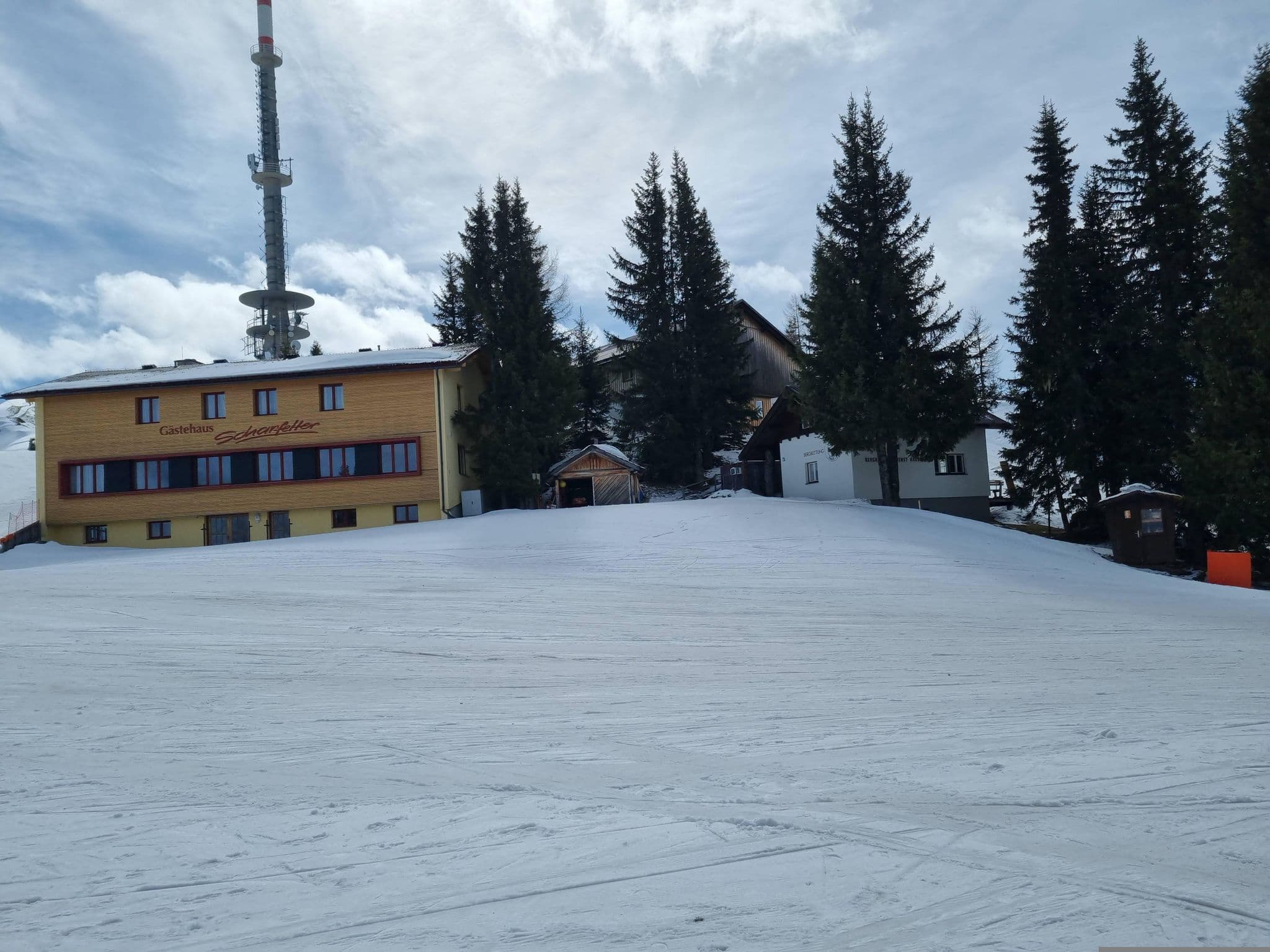 Street view near Krummholzhütte, Haus im Ennstal — © MakiWolf (CC BY-SA · Mapillary)