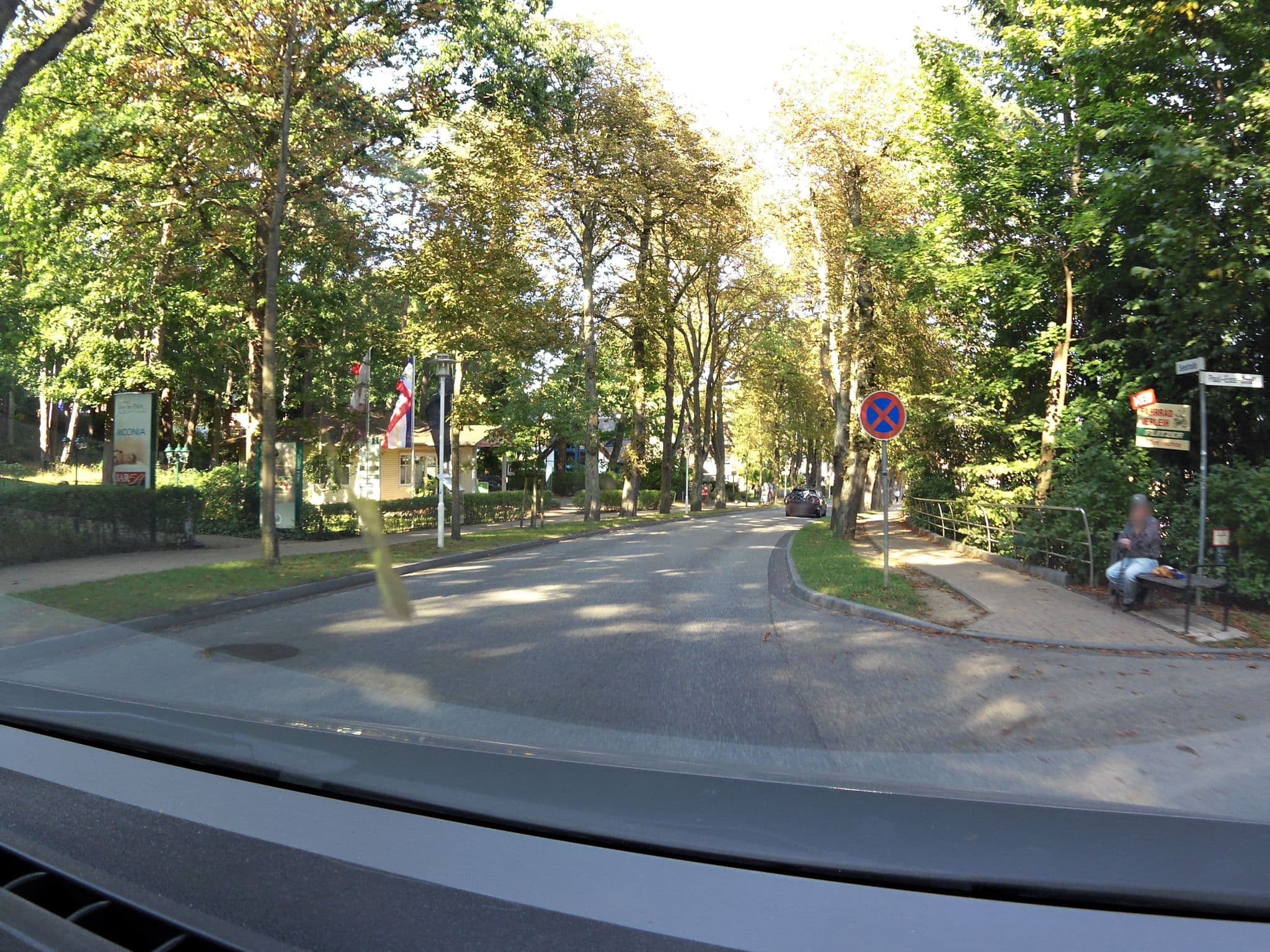 Street view near Ostseehotel Villen im Park Usedom, Rezeption, Bansin — © zoegglmeyr (CC BY-SA · Mapillary)