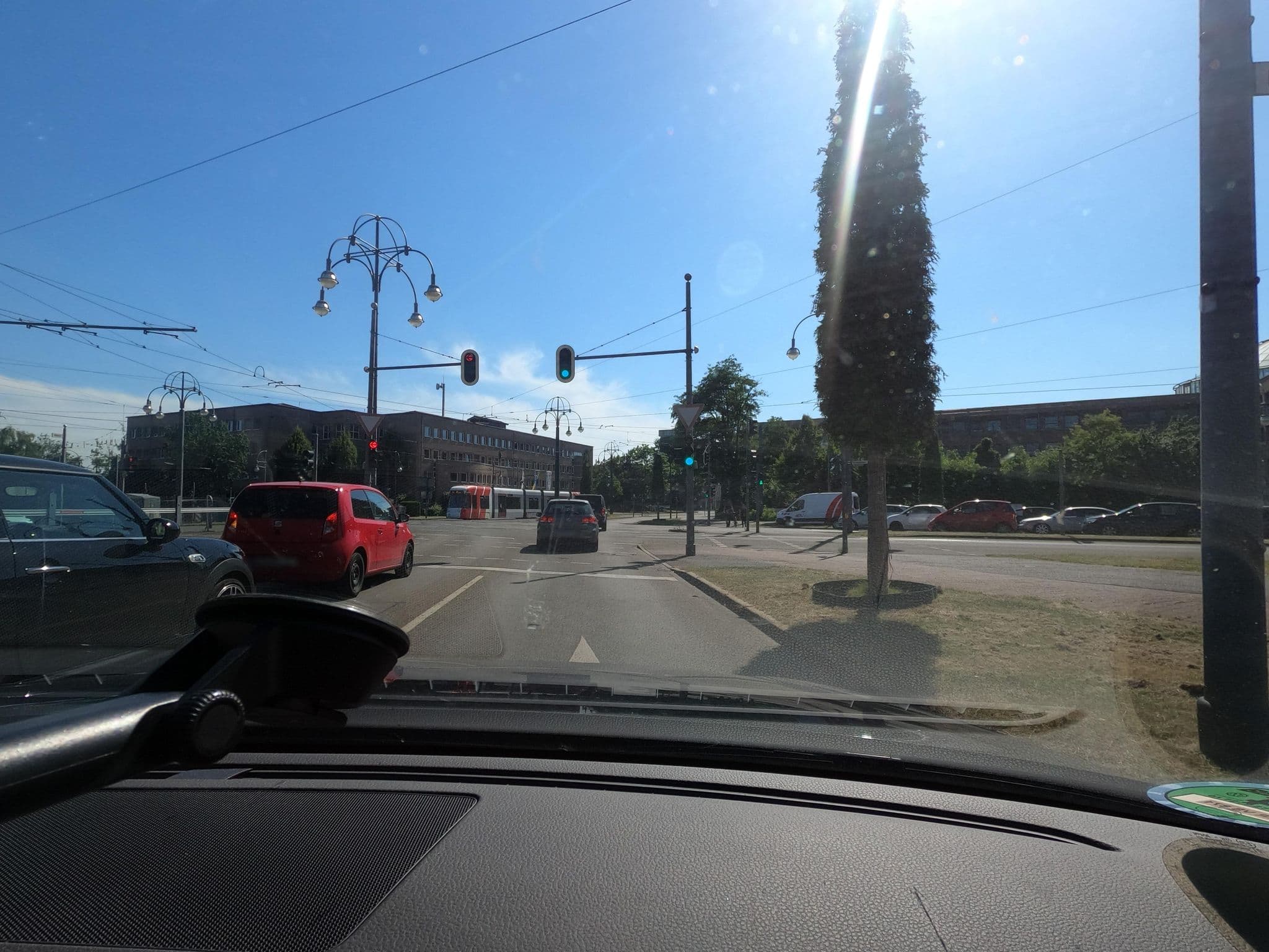 Street view near B&B Hotel Krefeld-City, Krefeld — © saschahaberkorn (CC BY-SA · Mapillary)