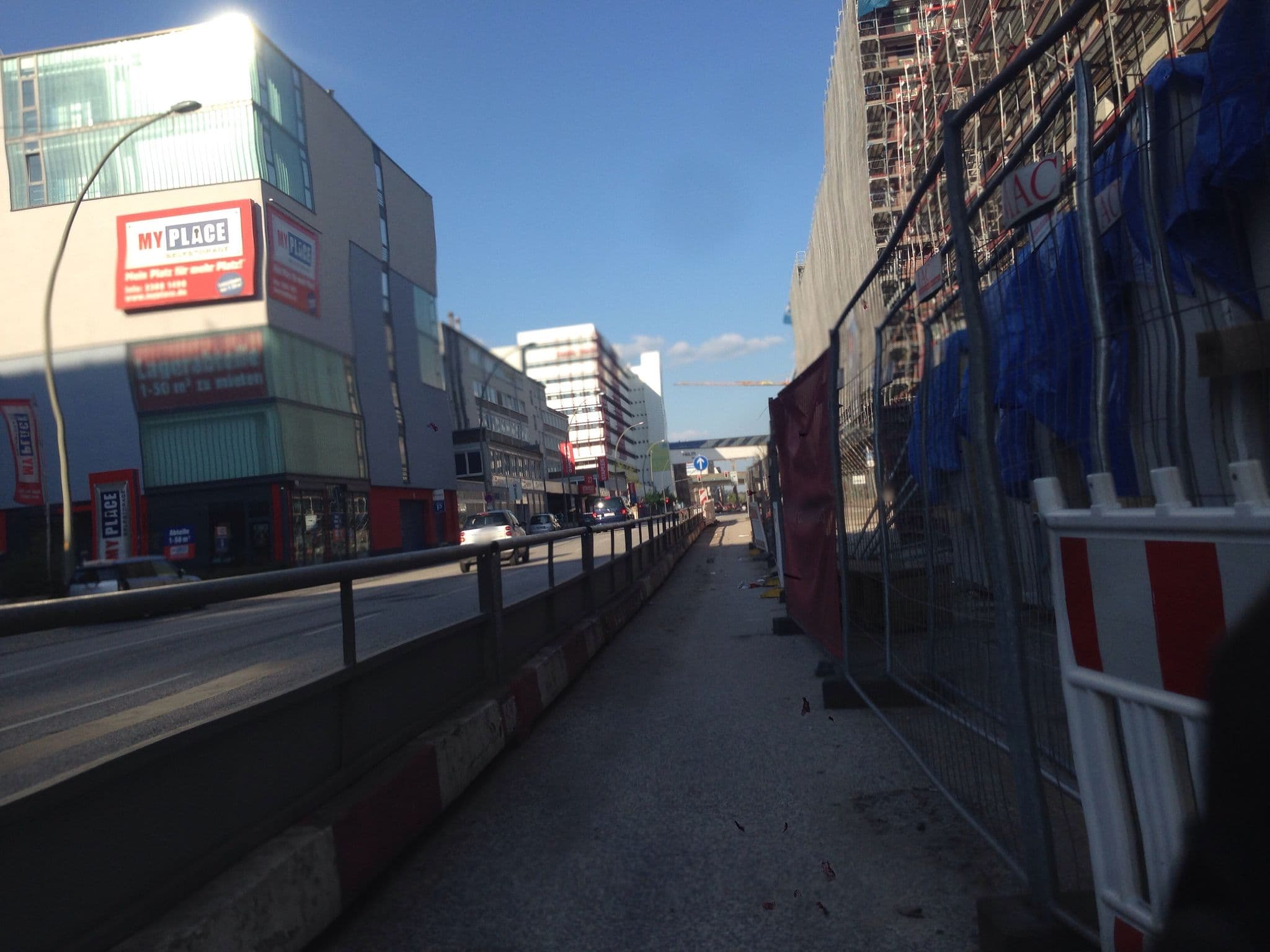 Street view near Hampton by Hilton Hamburg City Centre, Hamburg-Mitte — © mjay (CC BY-SA · Mapillary)