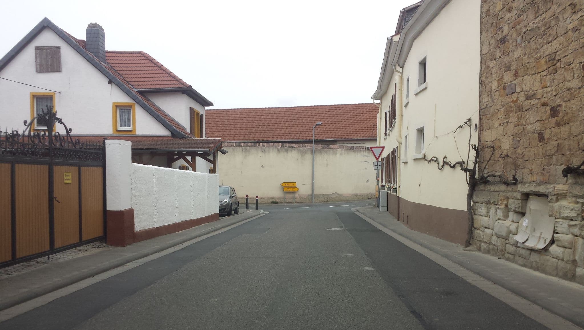 Street view near Winzerhotel Himmelacker, Alzey — © wegavision (CC BY-SA · Mapillary)