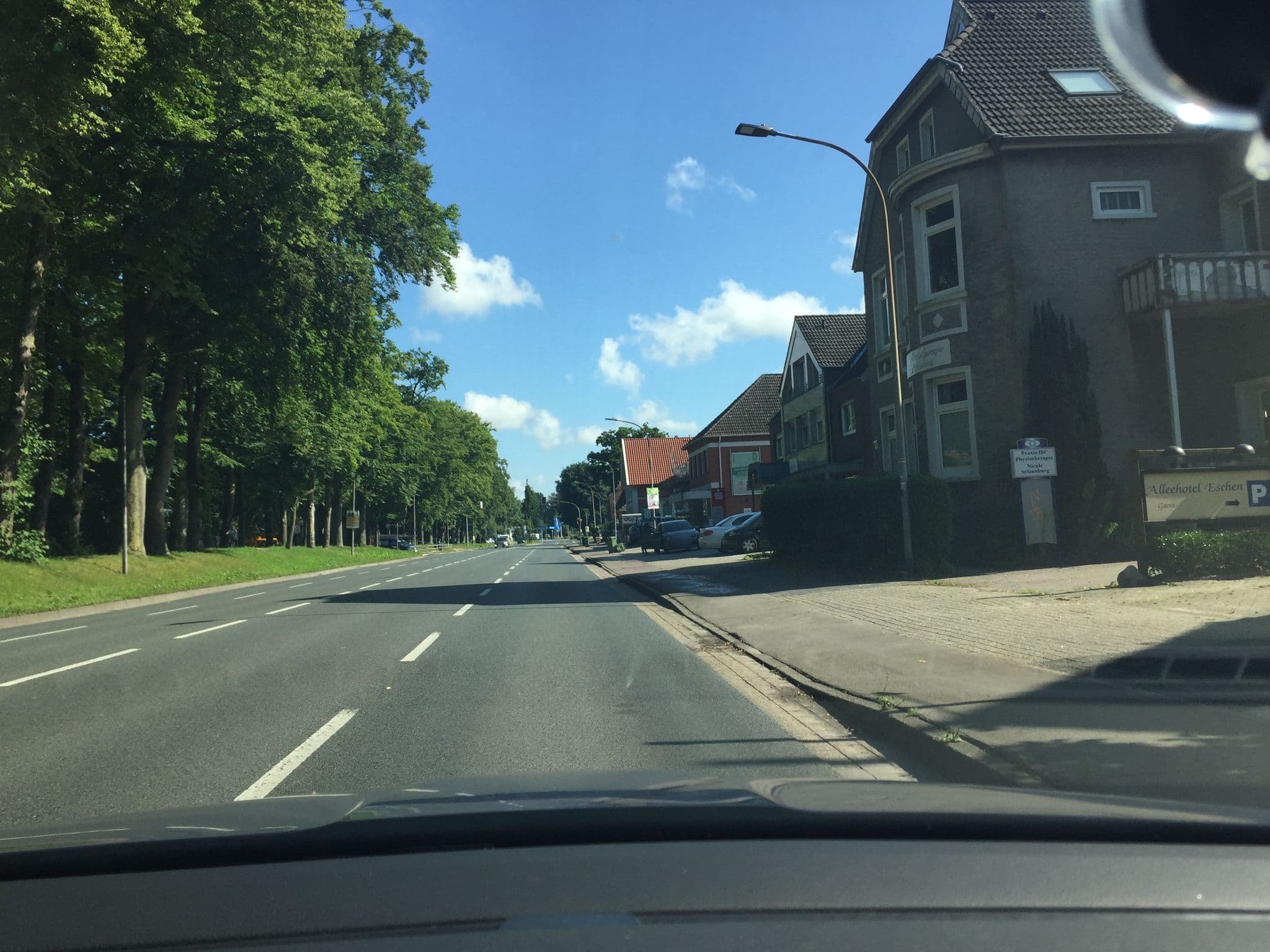Street view near Alleehotel Eschen, Aurich — © atze777 (CC BY-SA · Mapillary)