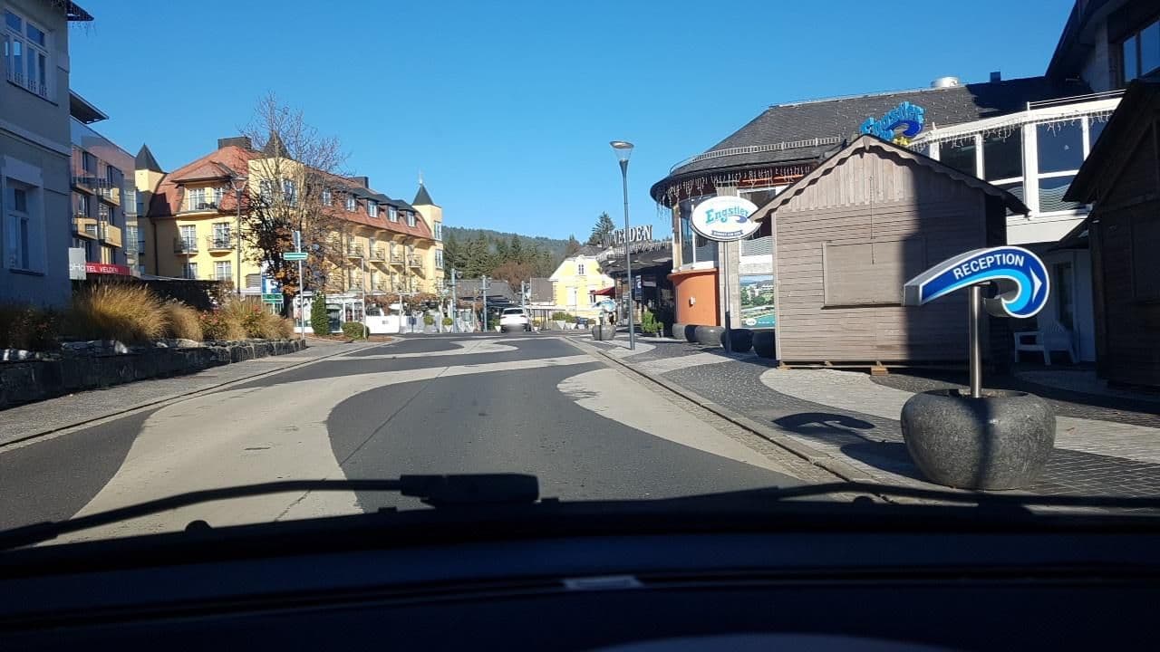 Street view near Seehotel Engstler, Velden am Wörther See — © mik007 (CC BY-SA · Mapillary)