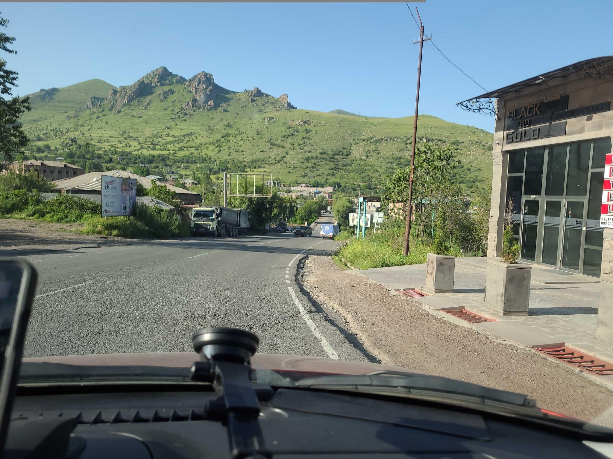 Street view near Black and Gold, Verishen — © noktoborus (CC BY-SA · Mapillary)