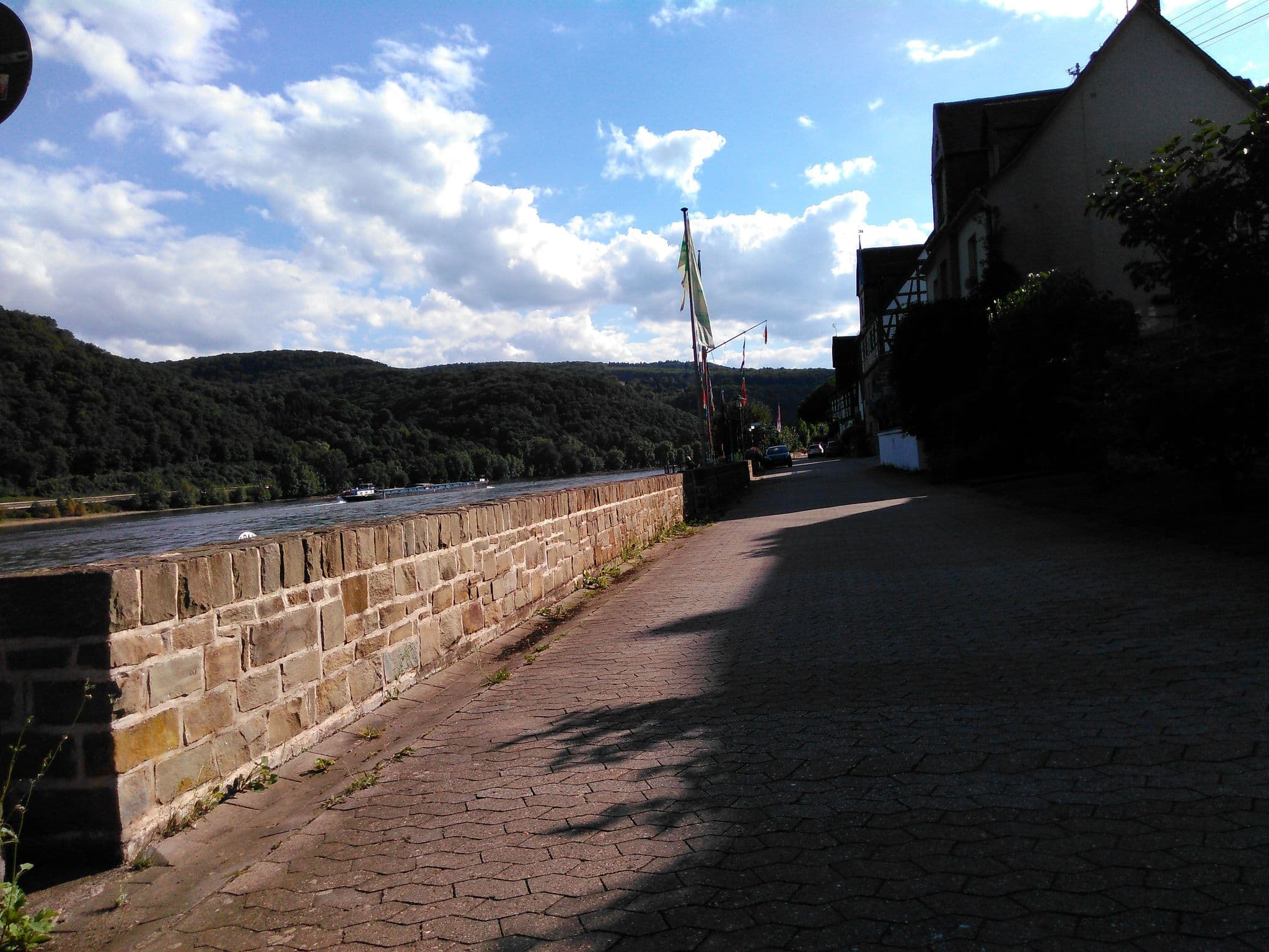 Street view near Zur Schottel, Spay — © serj_nickel (CC BY-SA · Mapillary)