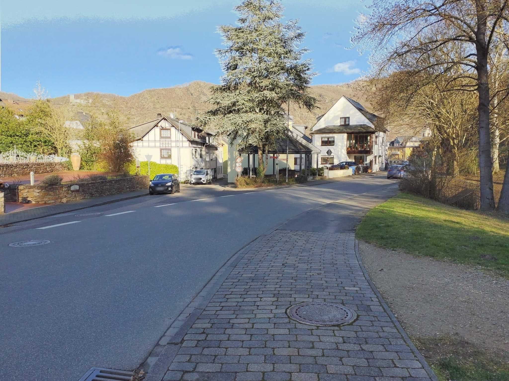 Street view near Bad Salzig Park Hotel, Kamp-Bornhofen — © Vosgivince (CC BY-SA · Mapillary)