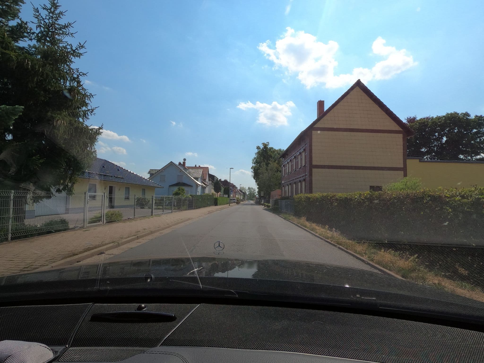 Street view near Ferienwohnung Adrian Schäfer III-V, Nordhausen — © saschahaberkorn (CC BY-SA · Mapillary)