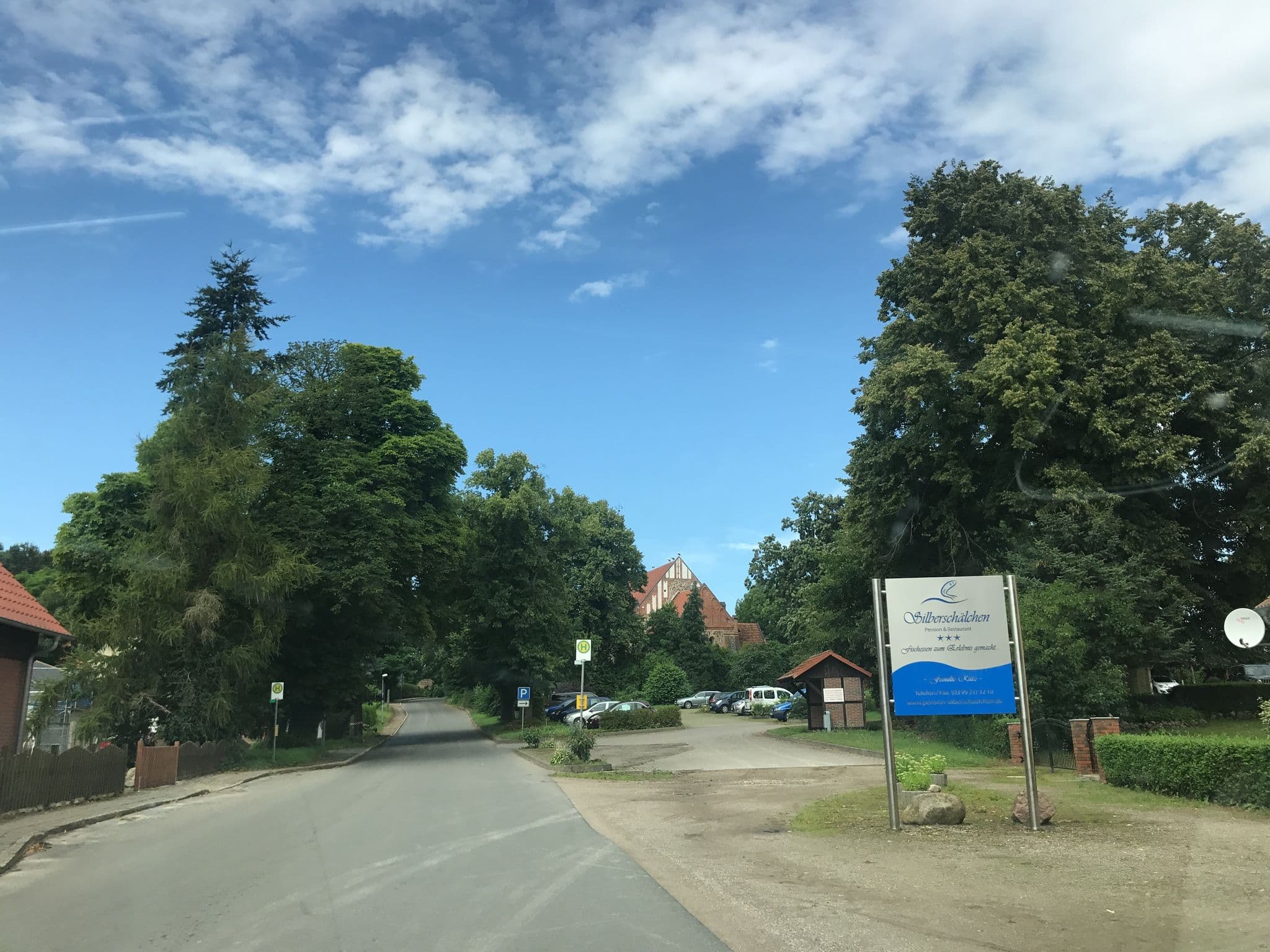Street view near Gasthof Linde, Möllenhagen — © dl7auq (CC BY-SA · Mapillary)