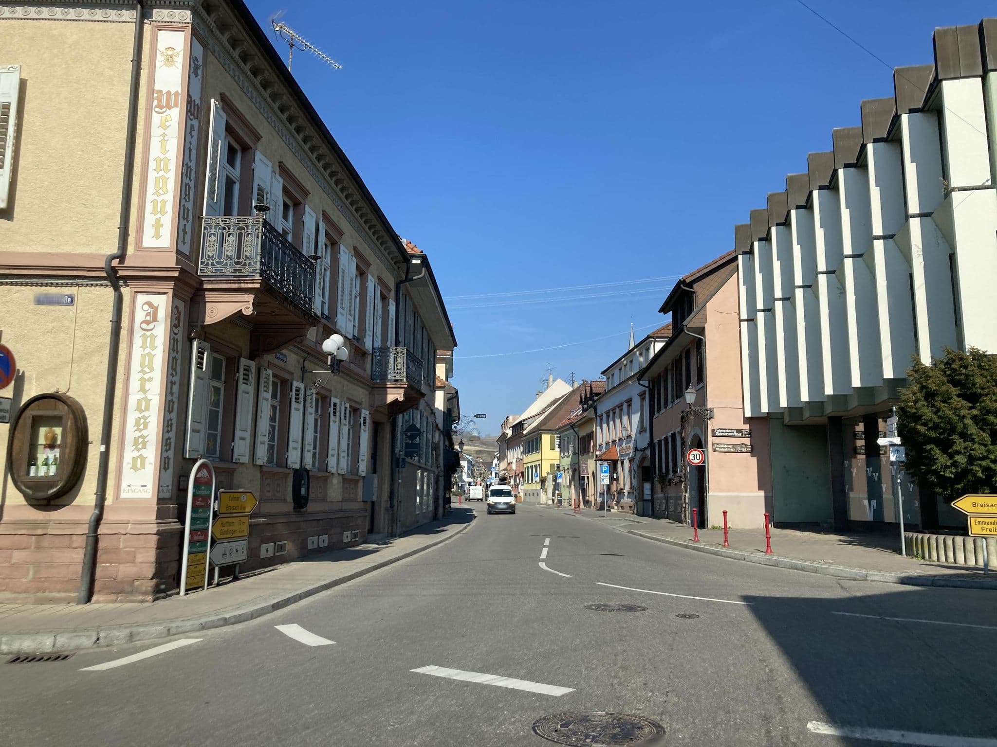 Street view near Aparthotel Orchidea, Ihringen — © tasmaniadevil (CC BY-SA · Mapillary)