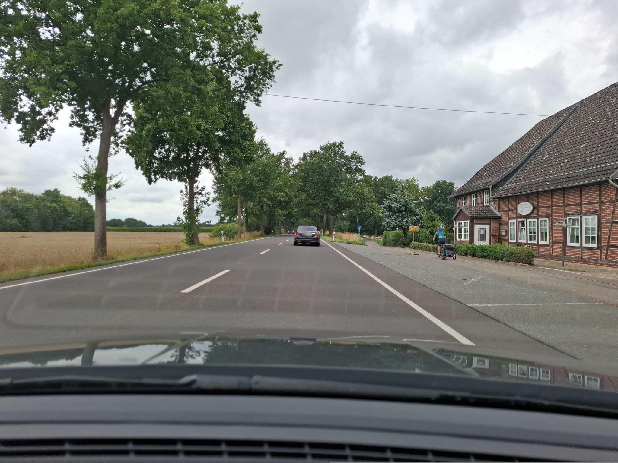 Street view near Akzent Hotel Zur Erholung, Eicklingen — © Jaschu31311 (CC BY-SA · Mapillary)