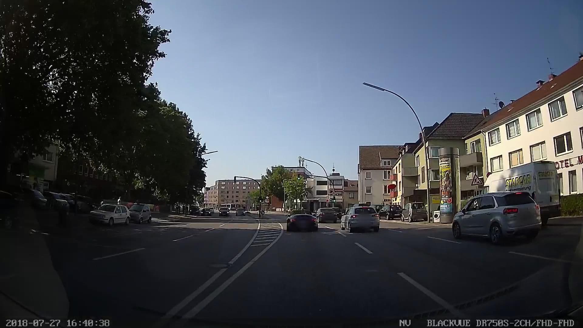 Street view near Hotel Stadion Stadt, Stellingen — © kevinq (CC BY-SA · Mapillary)