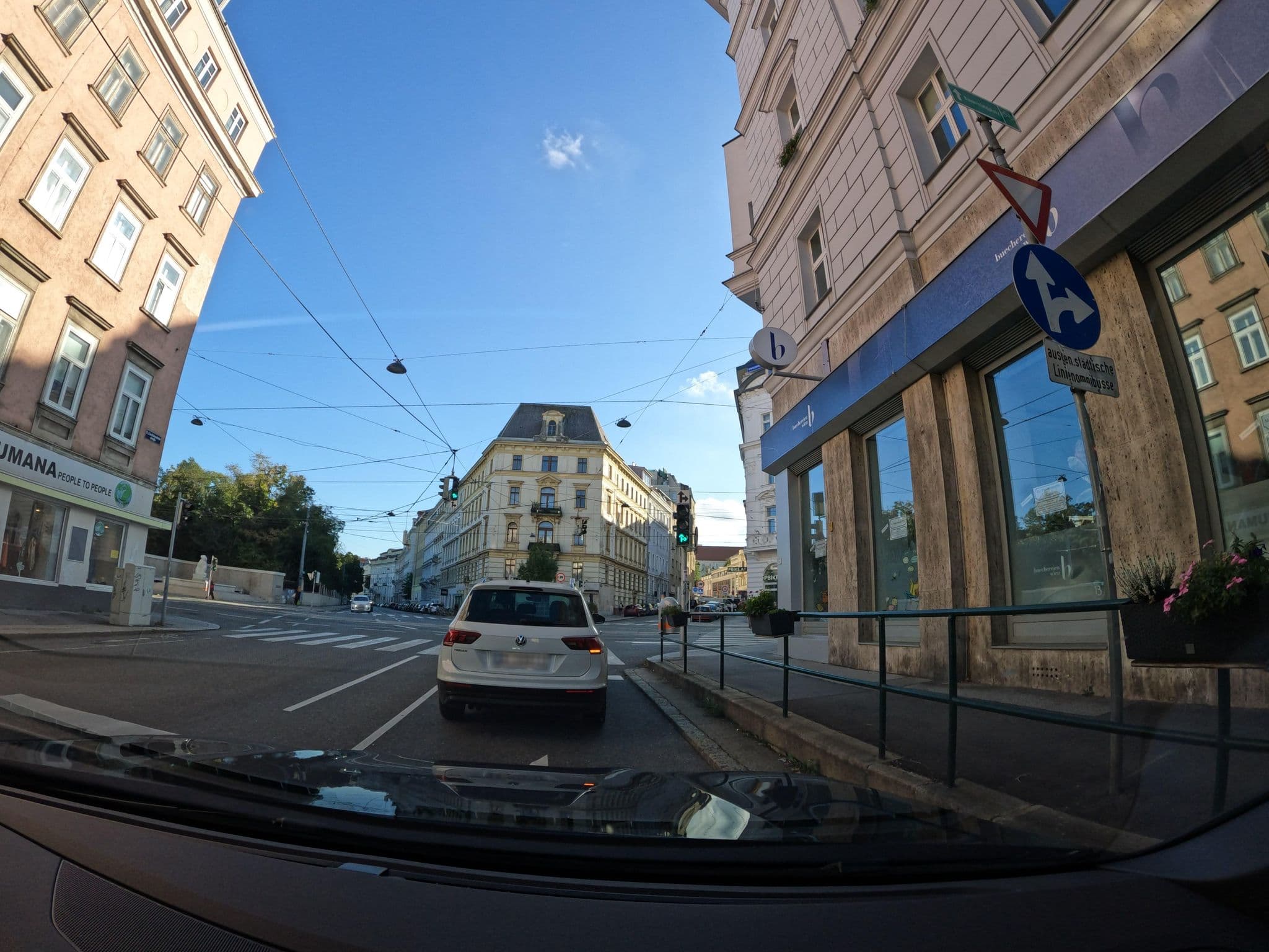 Street view near Mondial Appartment-Hotel, Alsergrund — © erias (CC BY-SA · Mapillary)