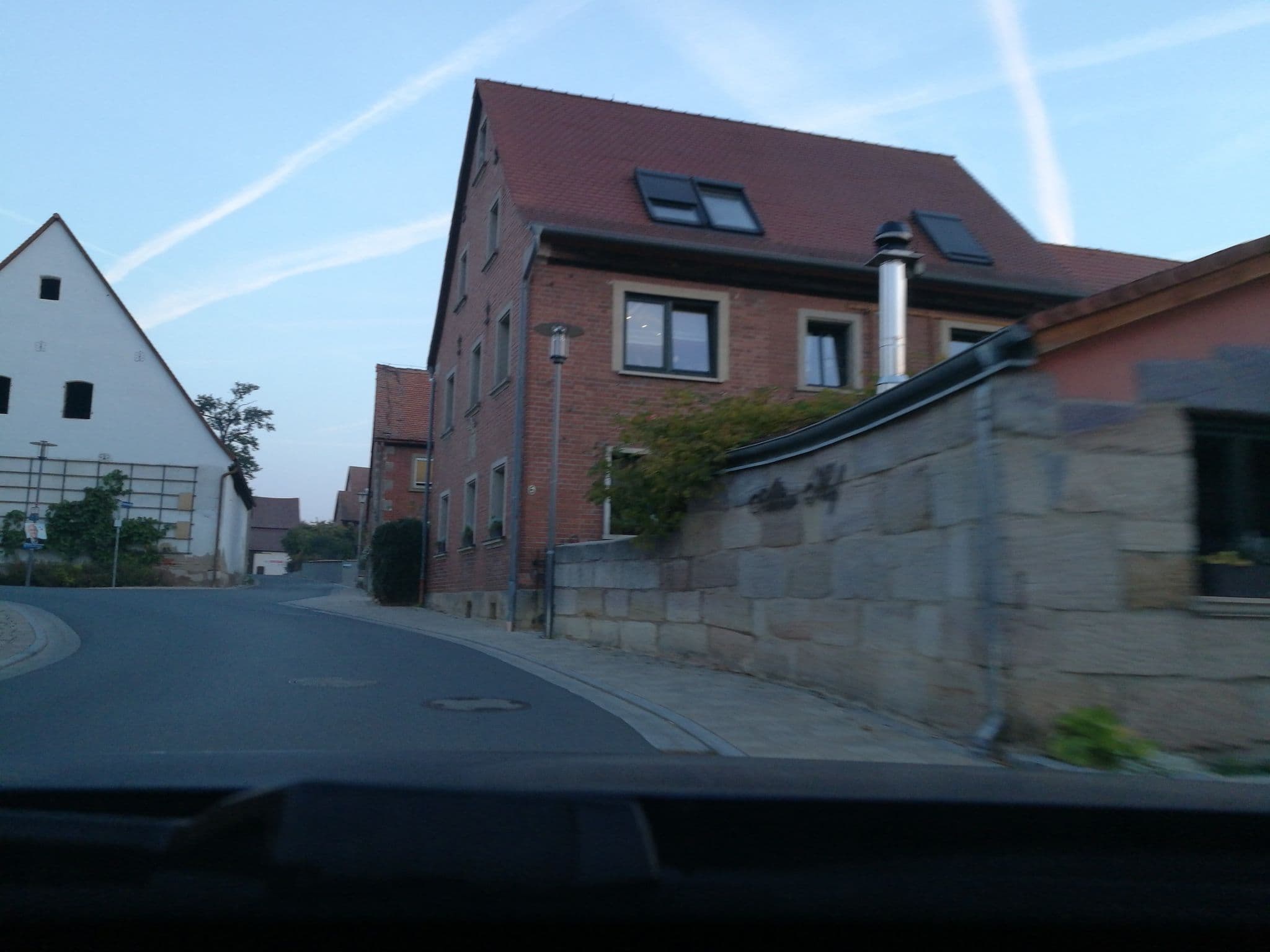 Street view near Alter Hof, Seukendorf — © mike409 (CC BY-SA · Mapillary)