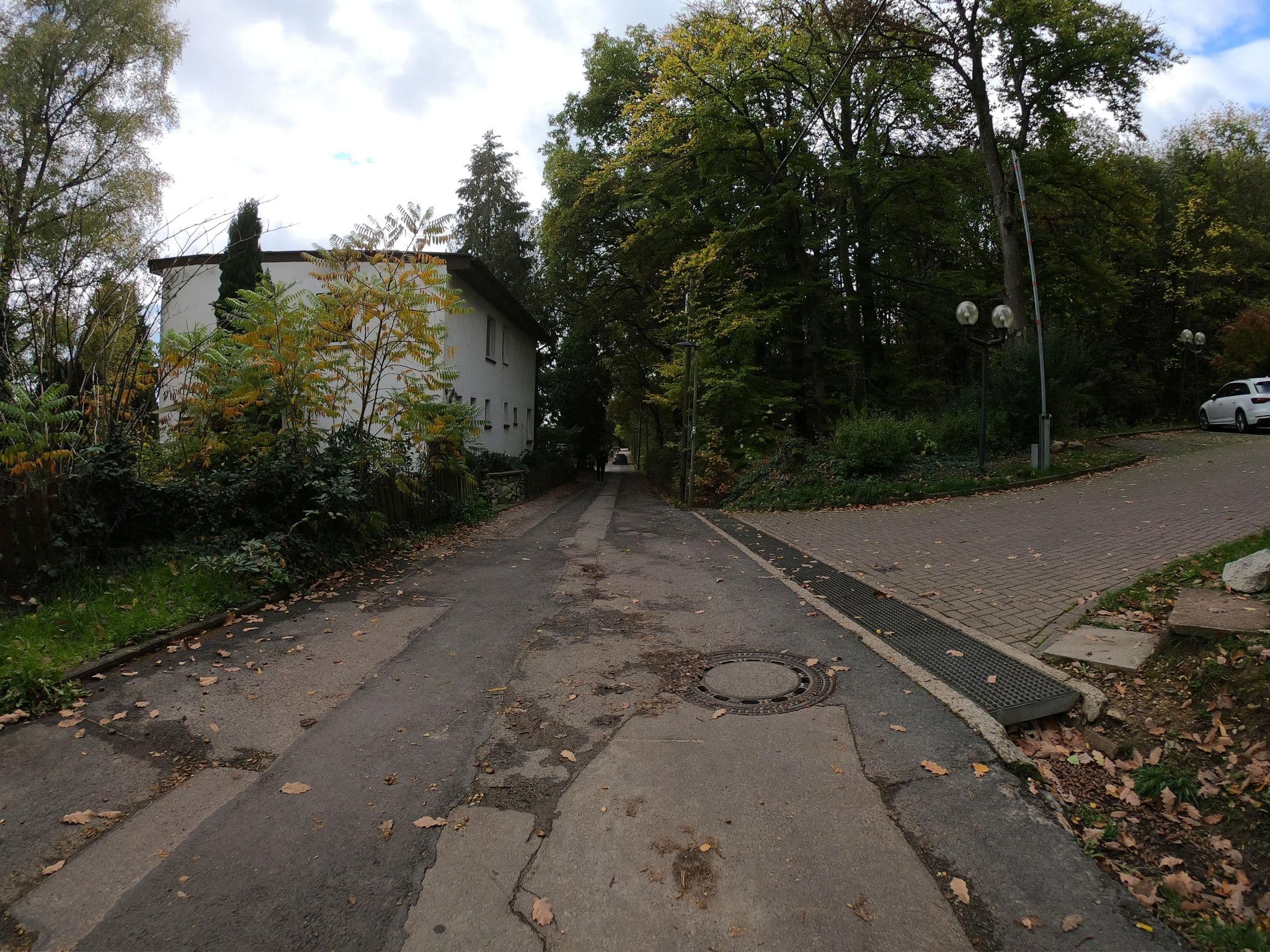 Street view near TaunusTagungsHotel, Friedrichsdorf — © tmka (CC BY-SA · Mapillary)