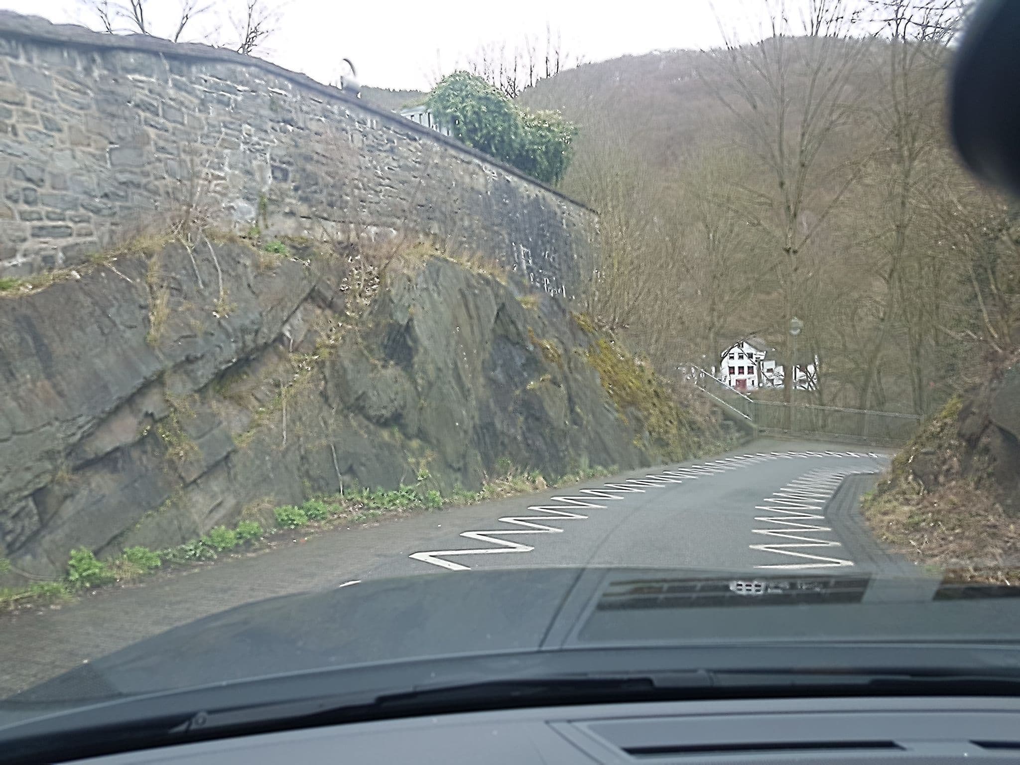 Street view near DJH Jugendherberge Altena, Burg, Altena — © changchun1 (CC BY-SA · Mapillary)