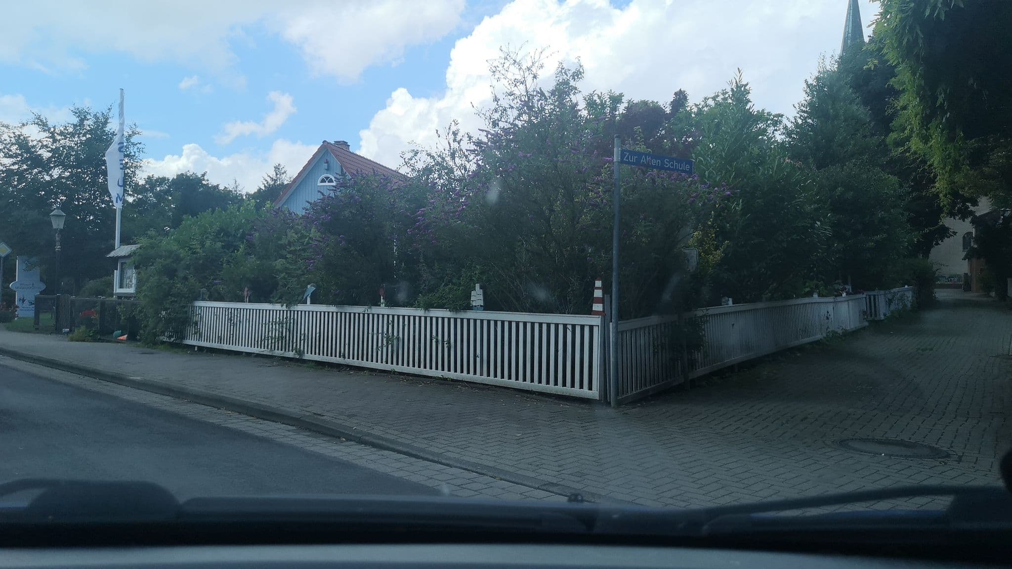 Street view near Ferien- und Appartemenhaus Krabbe, Wremen — © cageythree (CC BY-SA · Mapillary)
