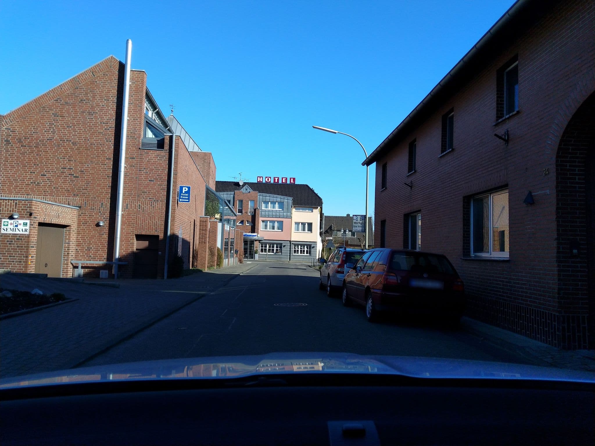 Street view near Hotel Esser - Seminaräume, Beeck — © lintux (CC BY-SA · Mapillary)
