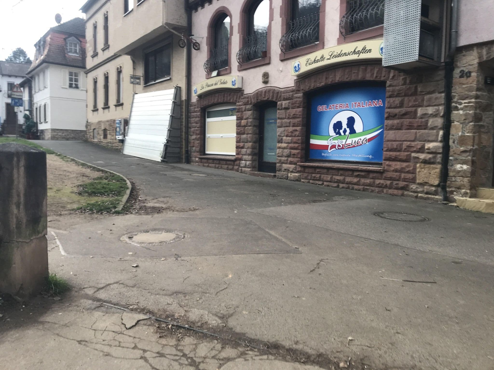 Street view near Gästehaus Schönbein, Bad Münster am Stein-Ebernburg — © miguel_andrade (CC BY-SA · Mapillary)