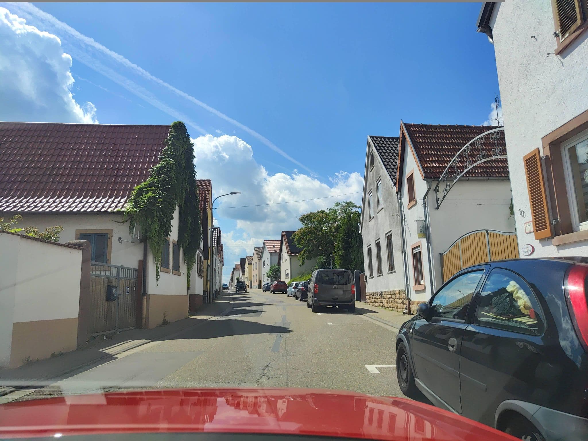 Street view near Winzerhof Doppler Ferienwohnungen, Hochstadt — © teddy73 (CC BY-SA · Mapillary)