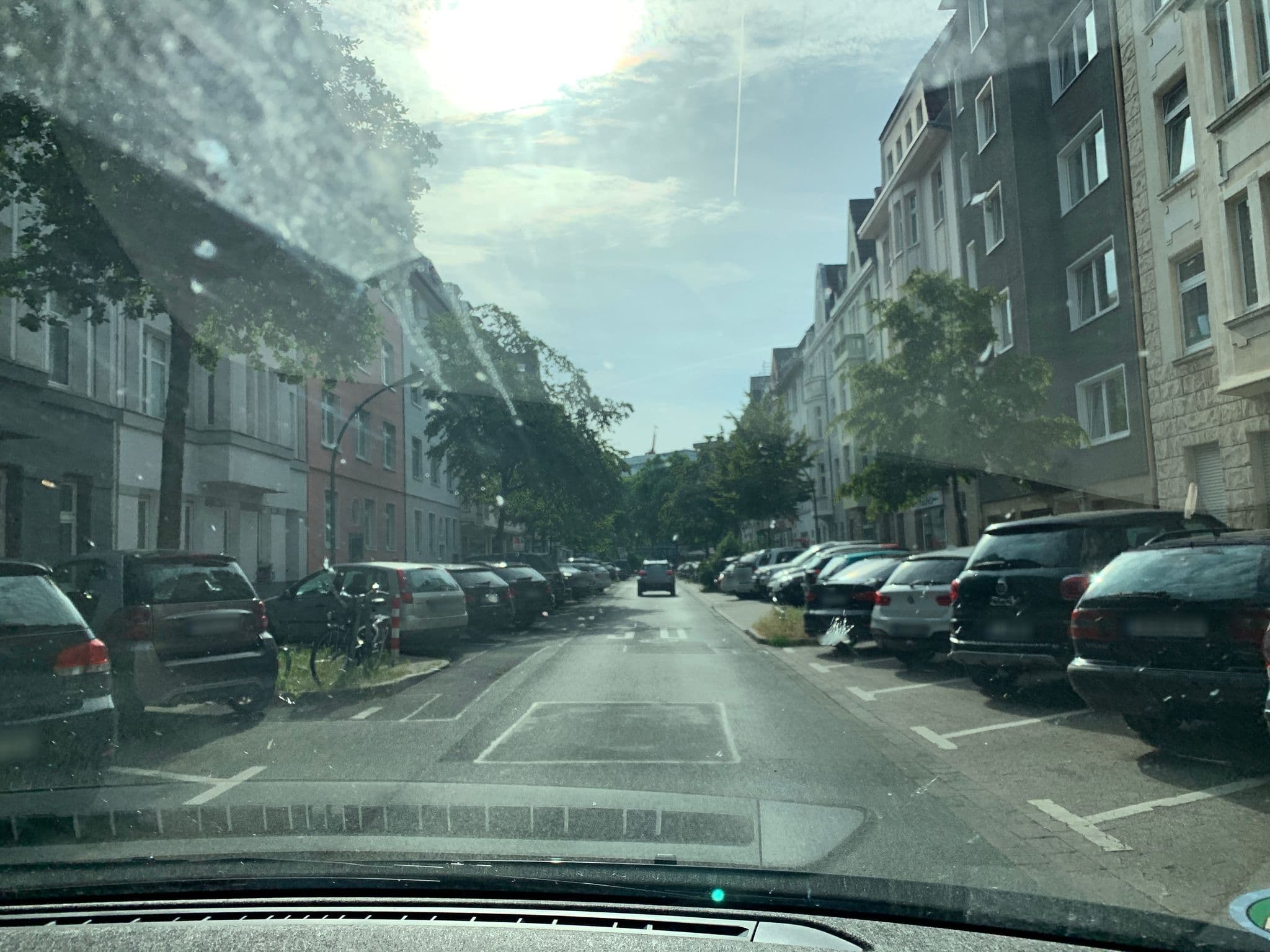 Street view near Tobi‘s Place, Düsseldorf — © noel (CC BY-SA · Mapillary)