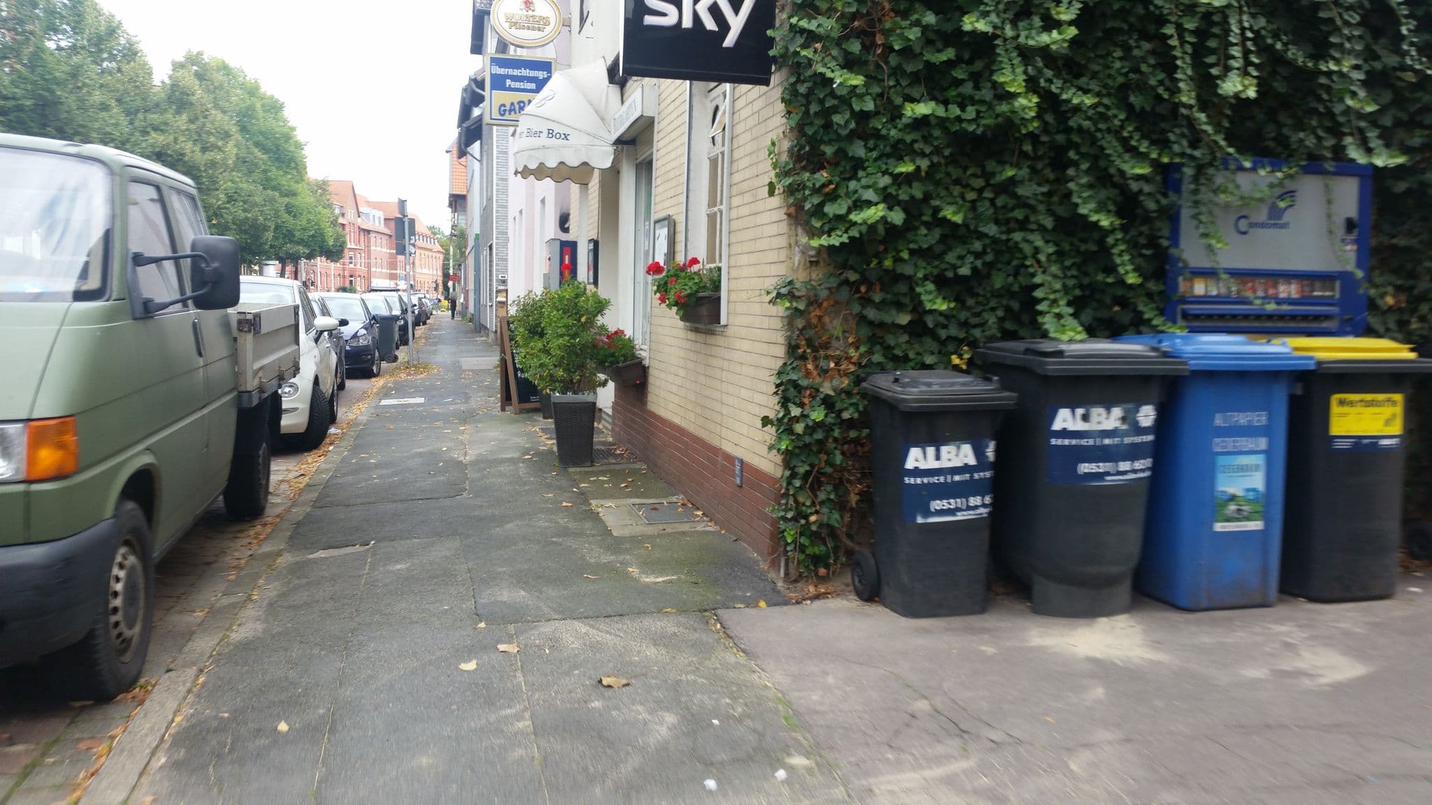 Street view near Braunschweiger Bier Box & Übernachtungspension, Viewegs Garten — © snowdiver (CC BY-SA · Mapillary)