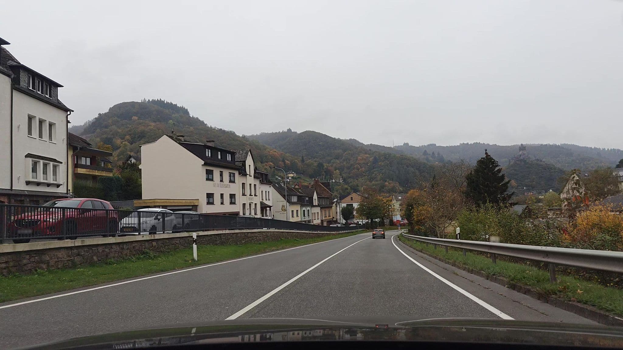 Street view near Moselromantik Hotel Panorama, Cochem — © amenophis (CC BY-SA · Mapillary)