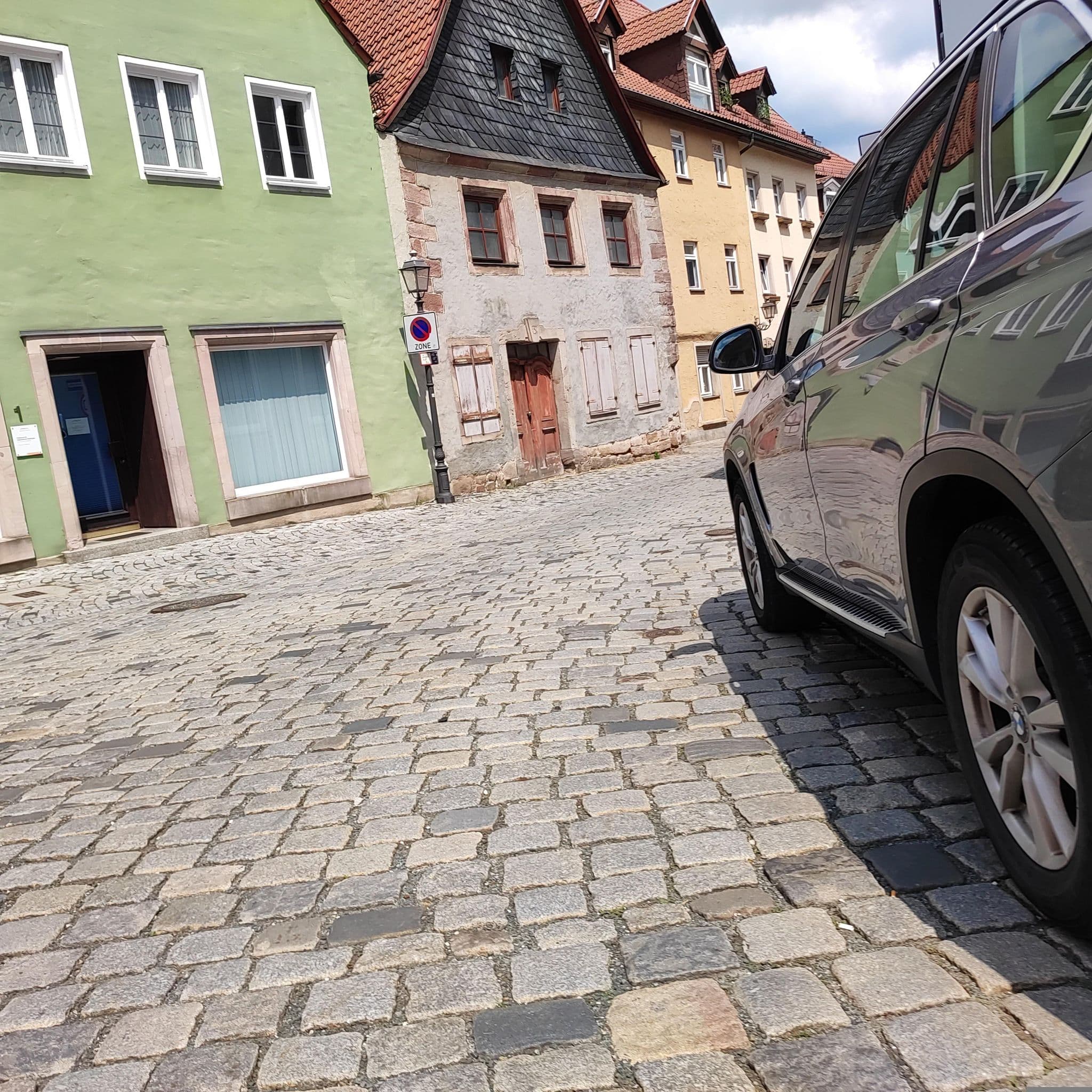 Street view near Hotel Kronprinz, Kulmbach — © msdess (CC BY-SA · Mapillary)