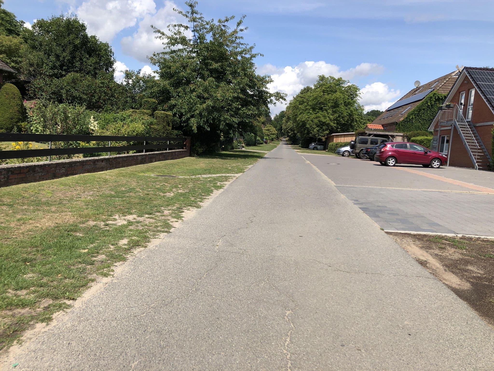 Street view near Pension Salt & City, Reppenstedt — © LaraBr98 (CC BY-SA · Mapillary)