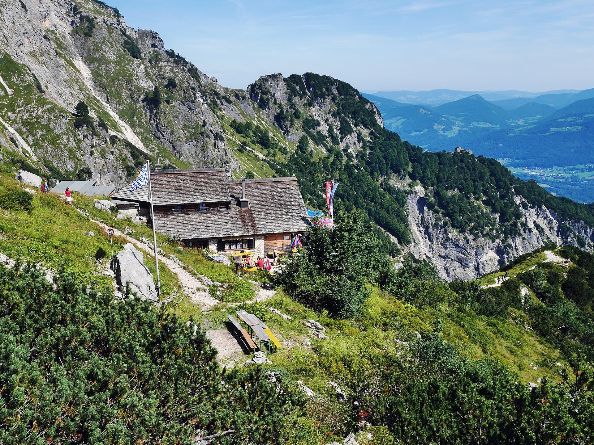 Toni-Lenz-Hütte (via Wikimedia Commons, CC BY-SA 4.0)