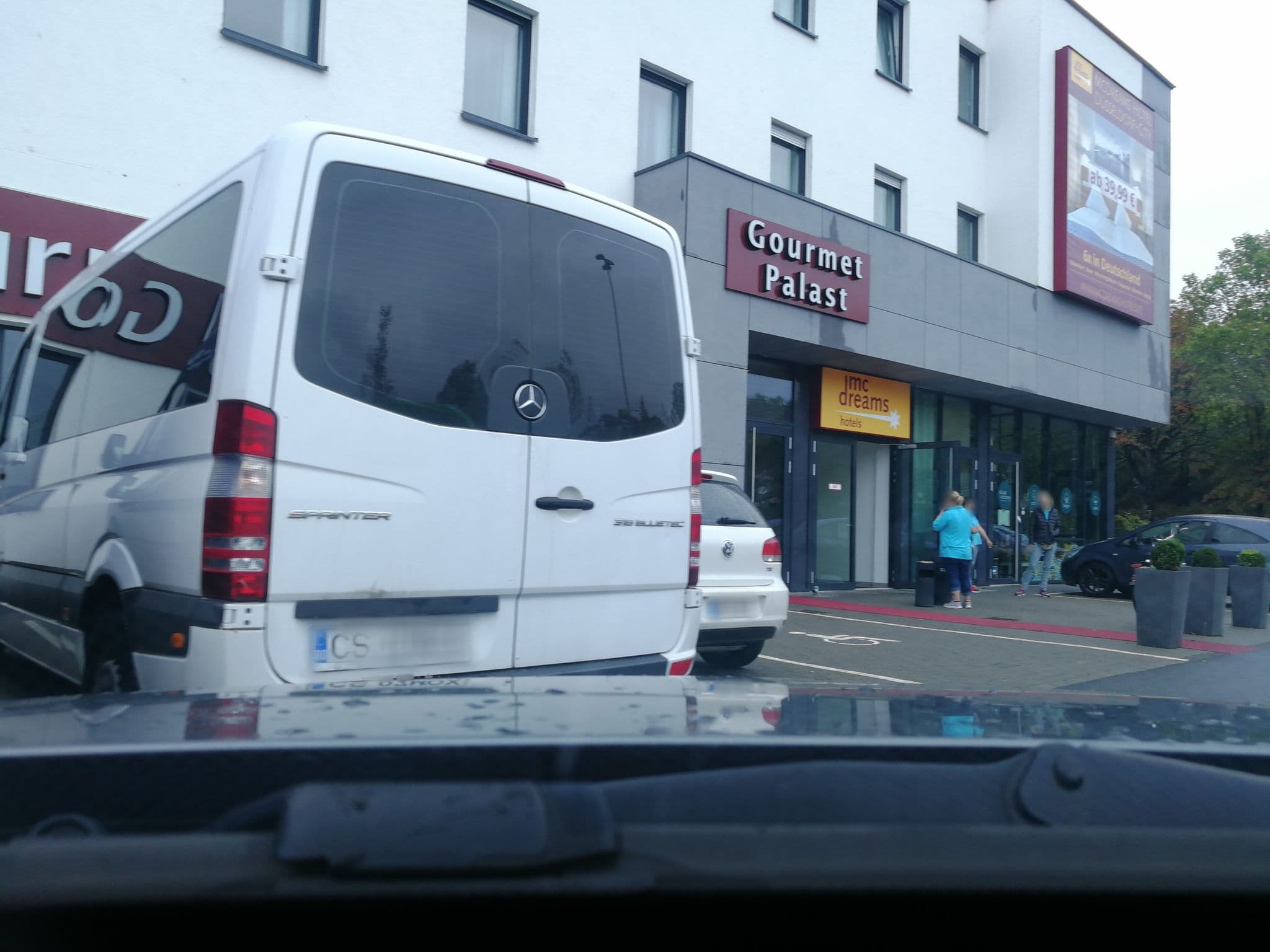 Street view near McDreams Hotel, Wersten — © jenz (CC BY-SA · Mapillary)