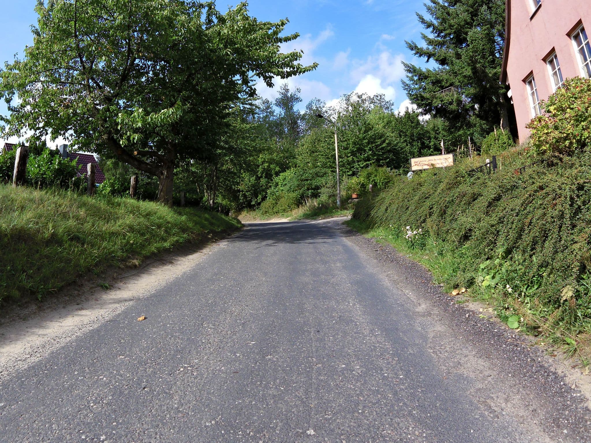 Street view near Alte Schule, Bansin — © zoegglmeyr (CC BY-SA · Mapillary)