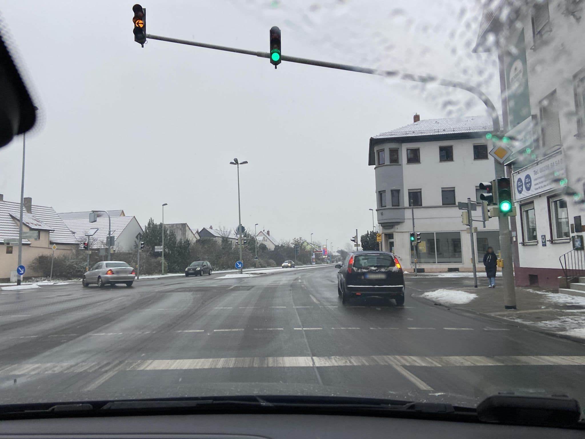 Street view near Hotel Darmstädter Hof, Lampertheim — © Eraoniel (CC BY-SA · Mapillary)
