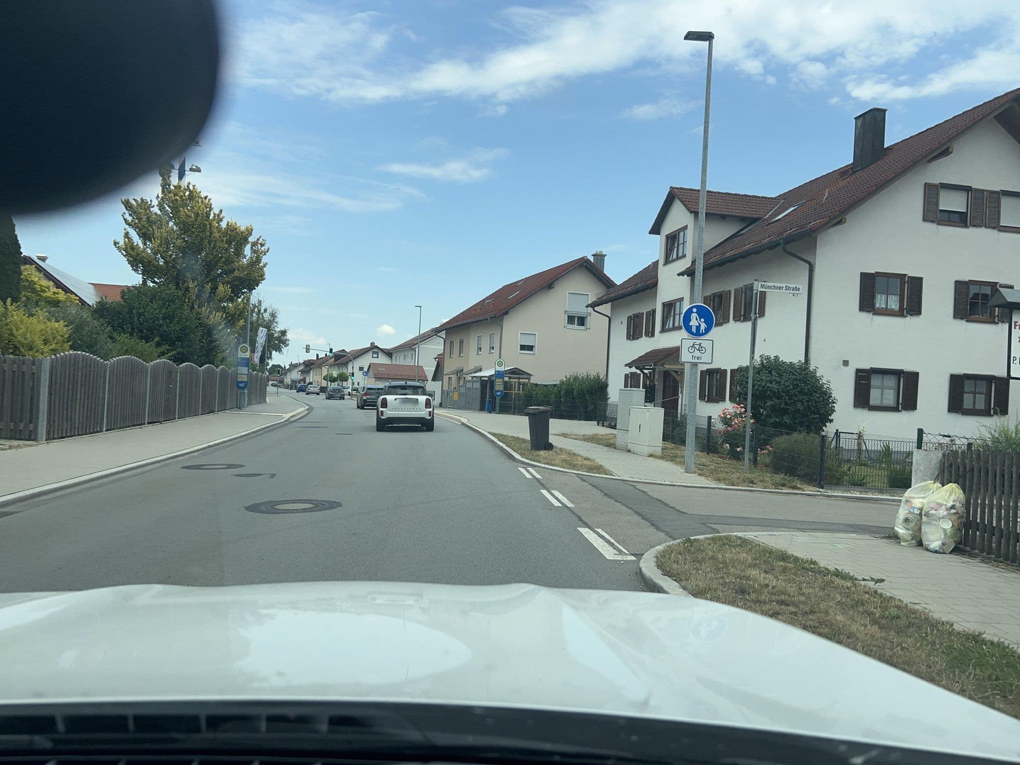Street view near Pension Faltermaier, Eichenried — © peterpohl (CC BY-SA · Mapillary)