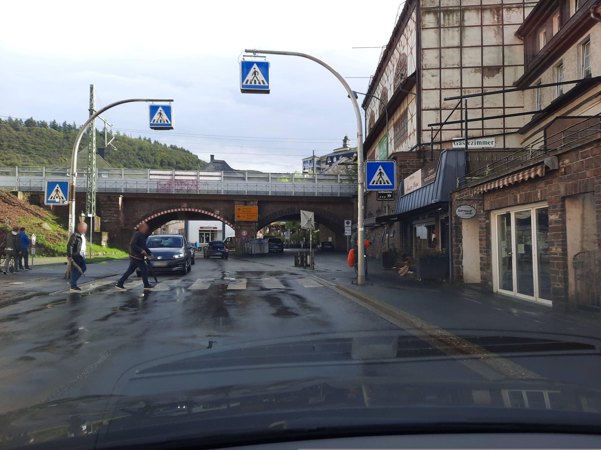 Street view near CHAPEAU-CLAQUE, Cochem — © Lowiekse (CC BY-SA · Mapillary)