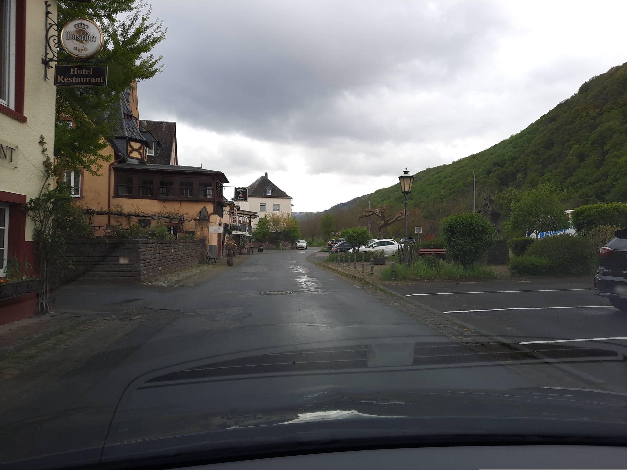 Street view near Hotel Oster, Ediger-Eller — © Lowiekse (CC BY-SA · Mapillary)