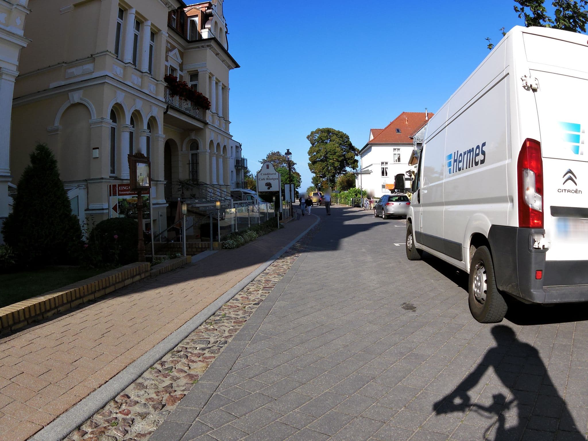 Street view near Villa Auguste Viktoria, Seebad Heringsdorf — © zoegglmeyr (CC BY-SA · Mapillary)