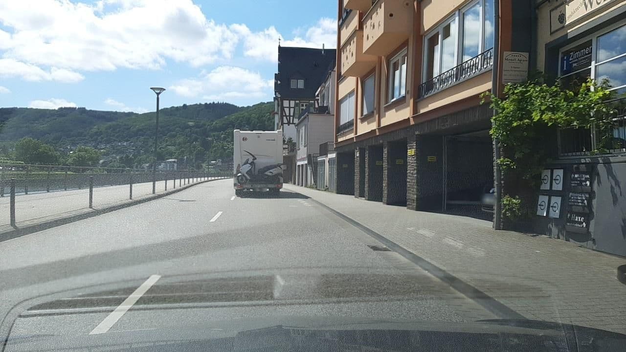 Street view near Moselapart, Cochem — © Lowiekse (CC BY-SA · Mapillary)