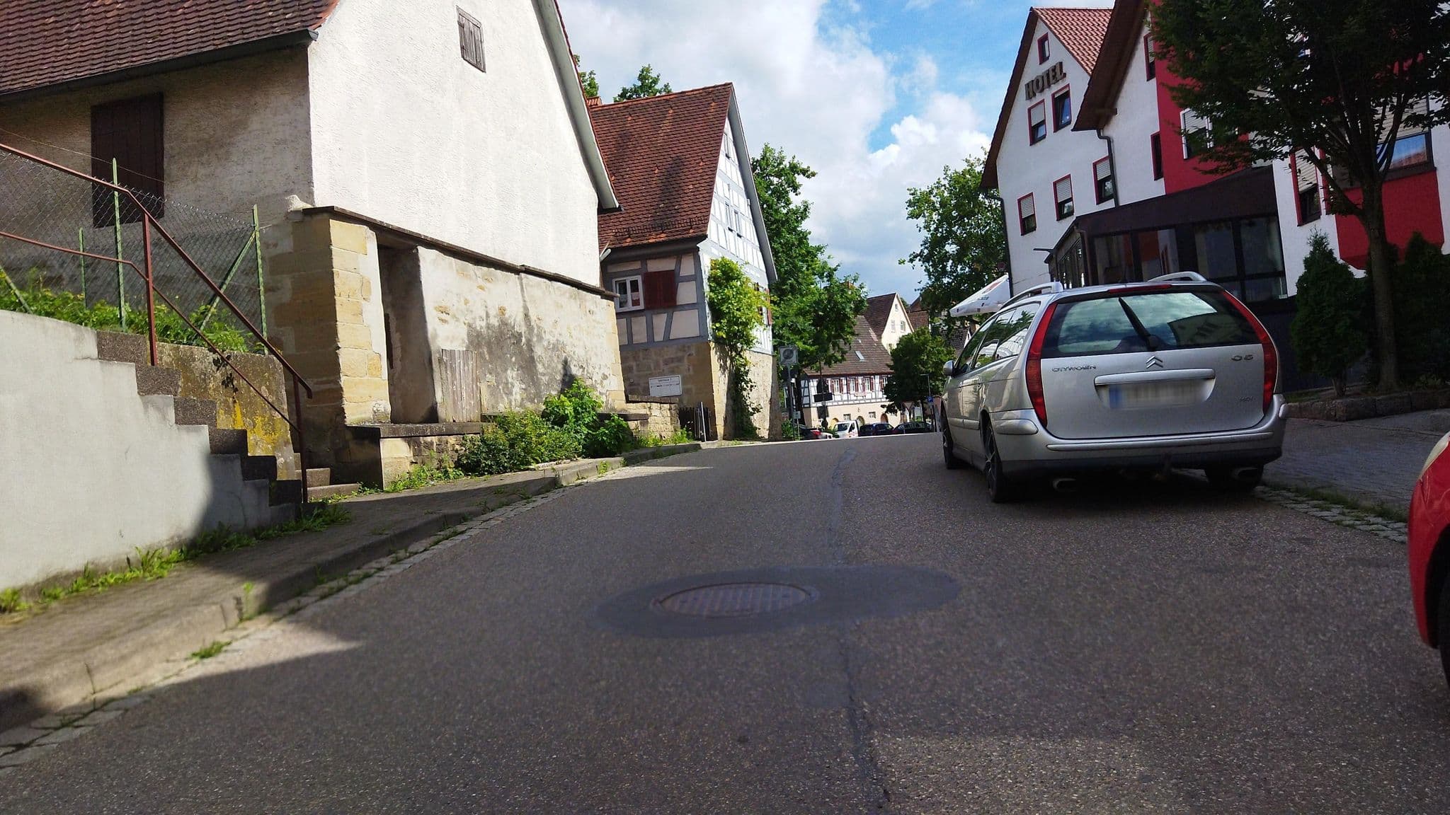 Street view near Hotel Rössle, Freiberg am Neckar — © changchun1 (CC BY-SA · Mapillary)
