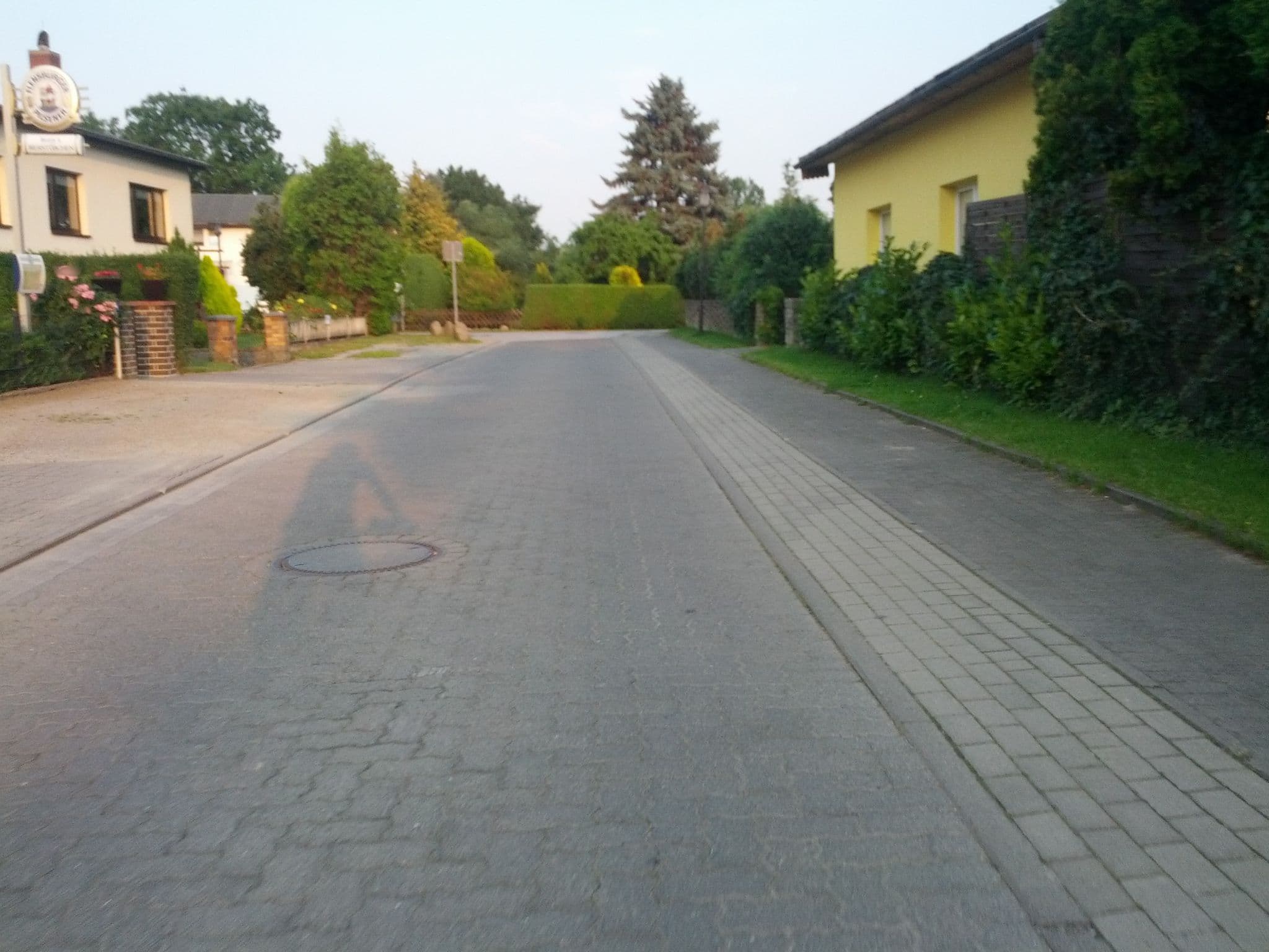 Street view near Ferien-Apartments “Das Wünsch Ich Mir“, Ostseebad Kühlungsborn — © zoegglmeyr (CC BY-SA · Mapillary)
