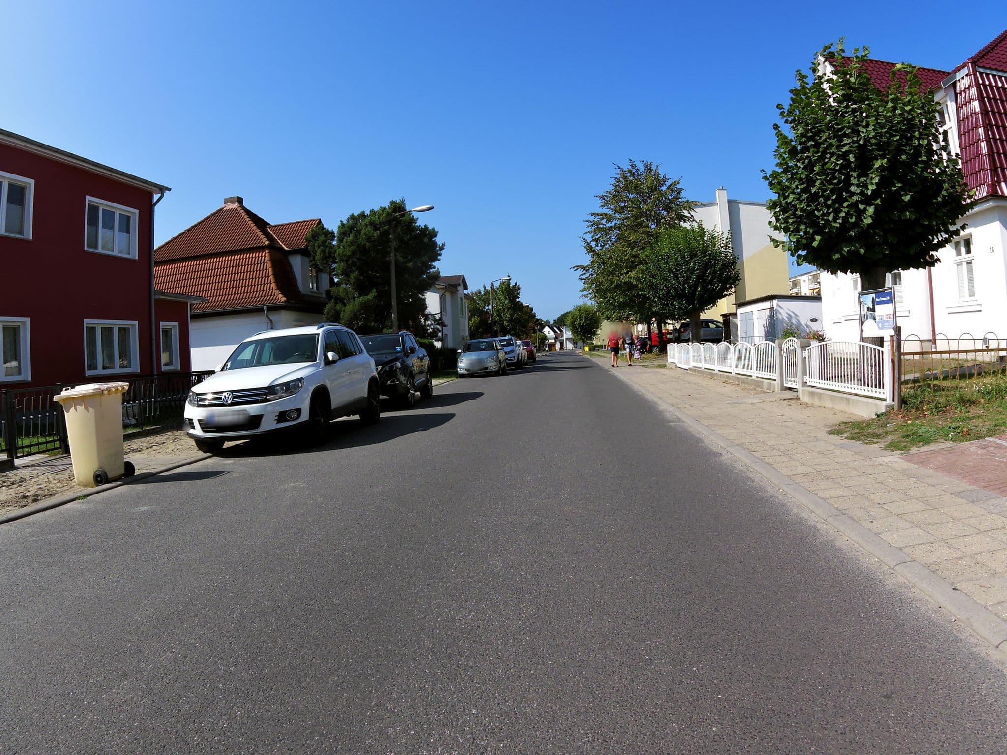 Street view near Haus Sonnenschein, Seebad Heringsdorf — © zoegglmeyr (CC BY-SA · Mapillary)